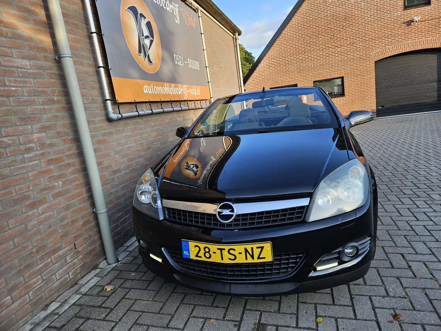 Opel Astra TwinTop 1.6 Enjoy Чорний - 2