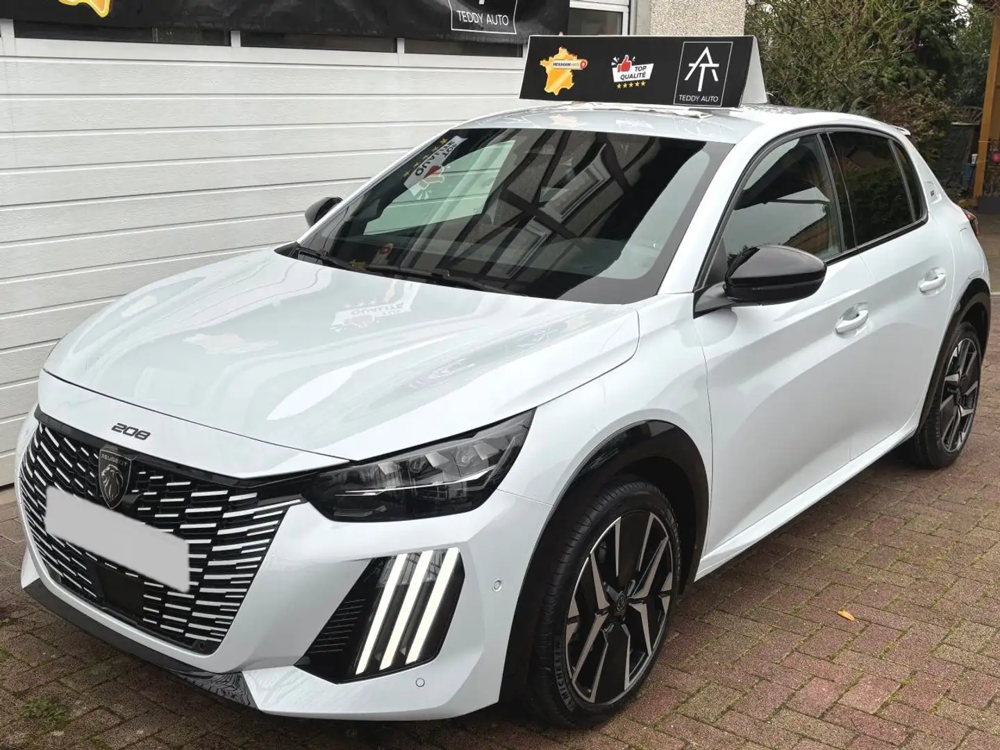 Peugeot 208 Hybrid 145 GT e-DSC6 Alcantara,Navi,Sitzheiz Weiß - 1