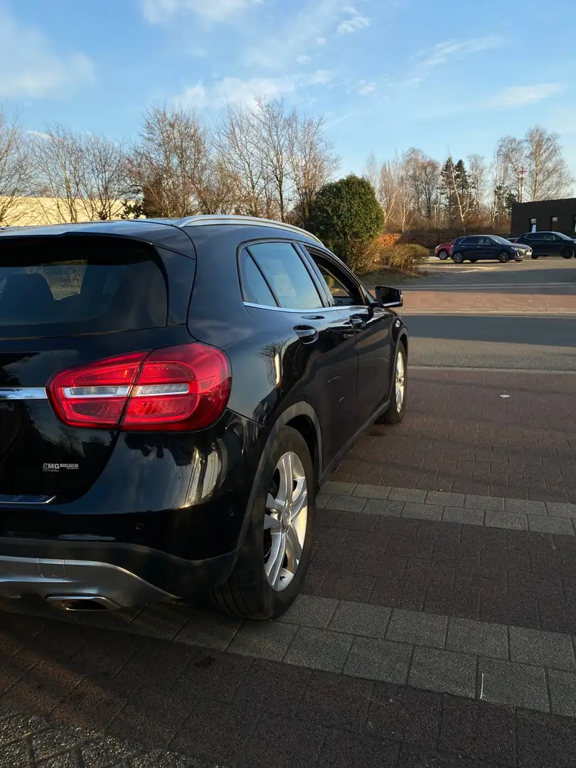 Mercedes-Benz GLA 180 7G-DCT Urban - 2