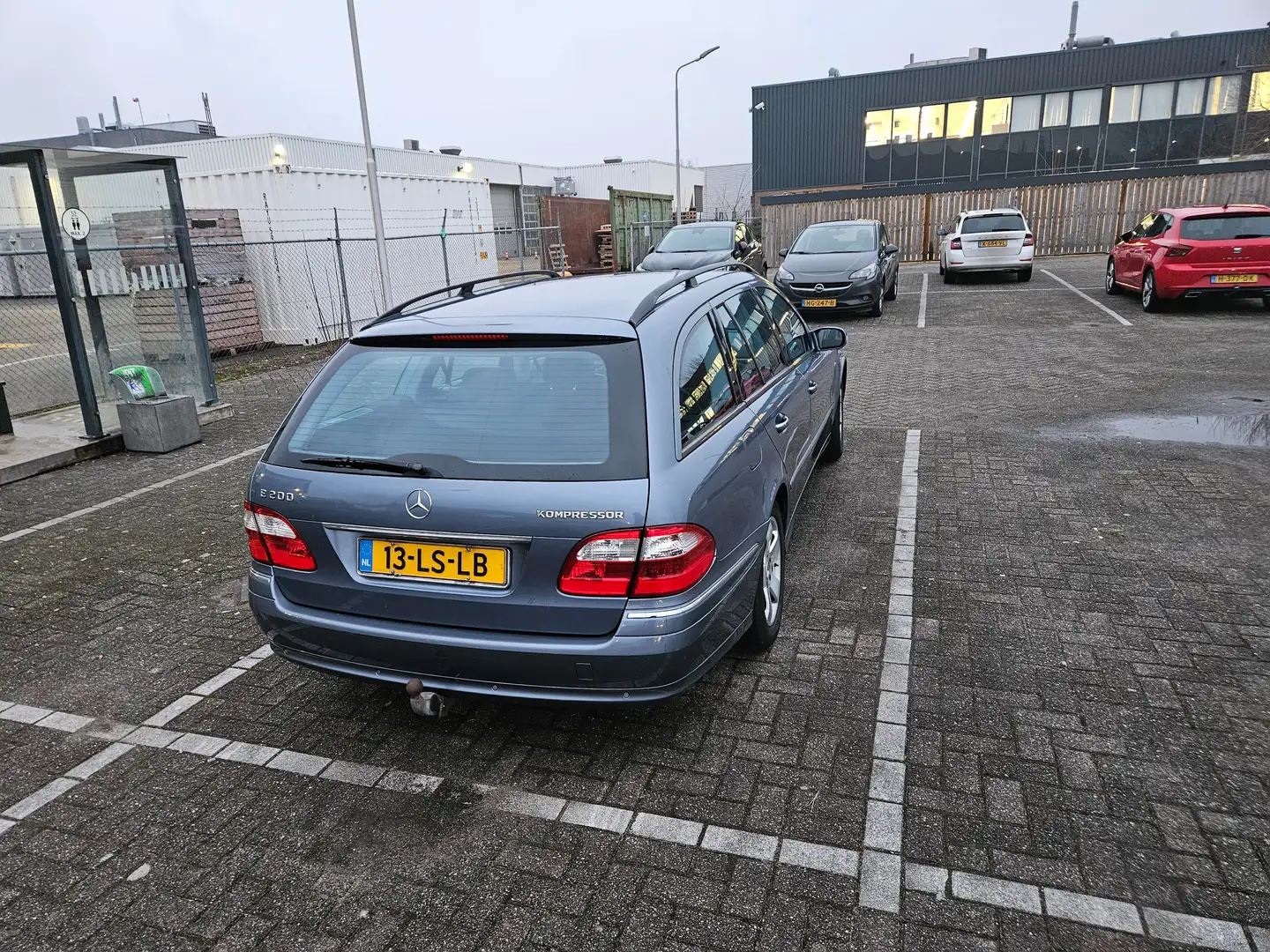 Mercedes-Benz E 200 K. Avantgarde Blauw - 2