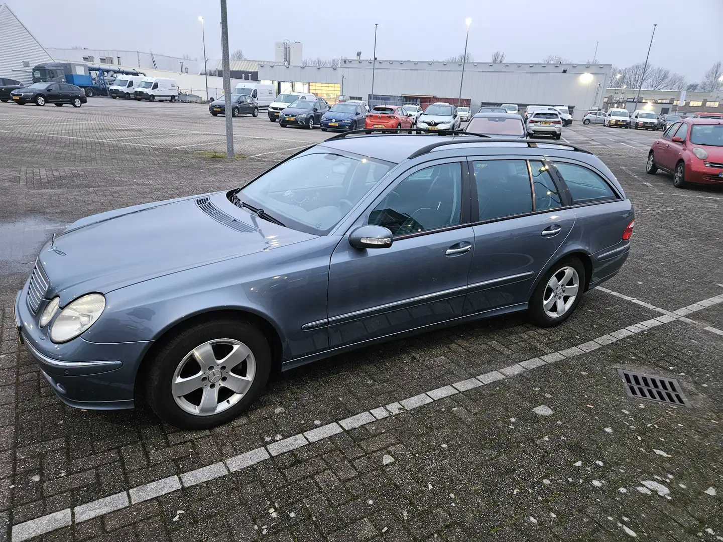 Mercedes-Benz E 200 K. Avantgarde Blauw - 1