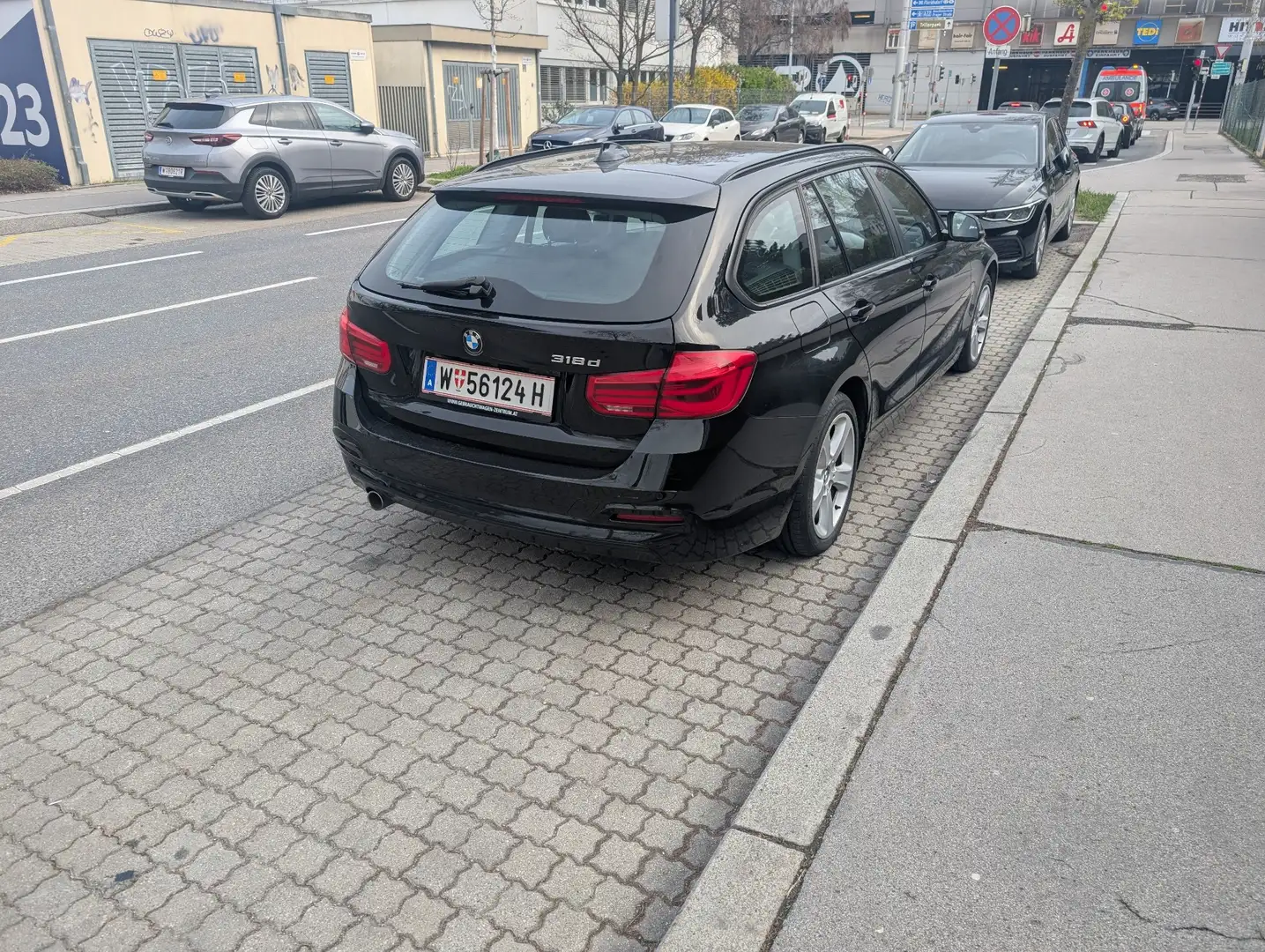 BMW 318 318d Touring Aut. Schwarz - 2