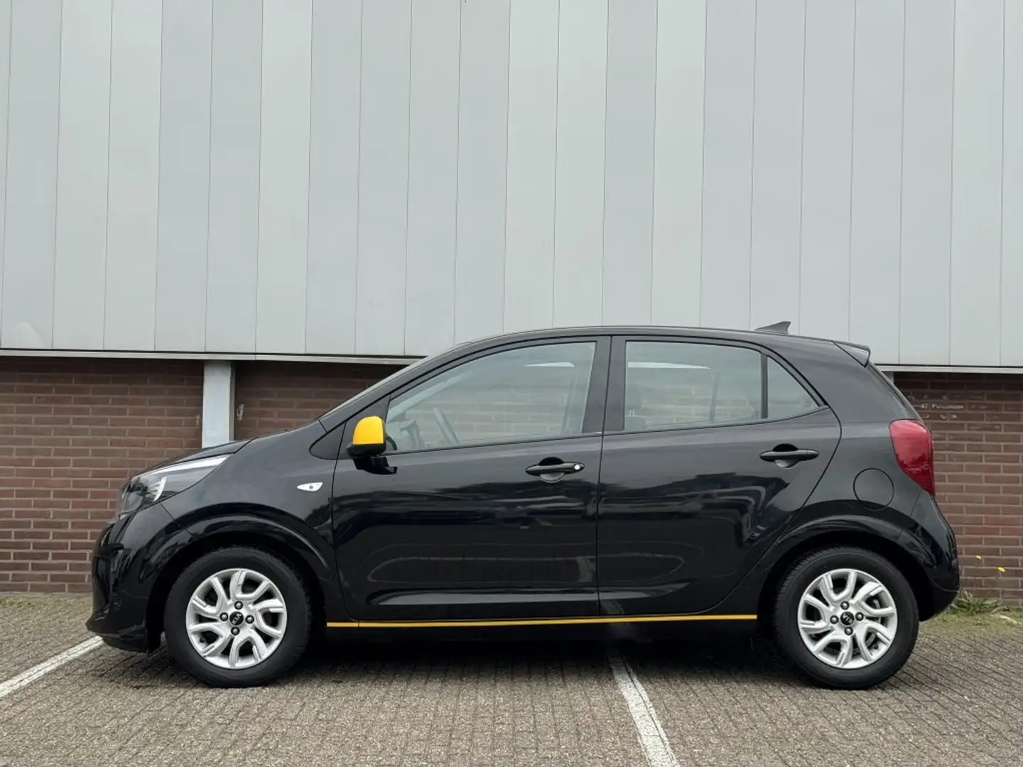 Kia Picanto 1.0 CVVT Co.Pl.L.Nav Zwart - 2