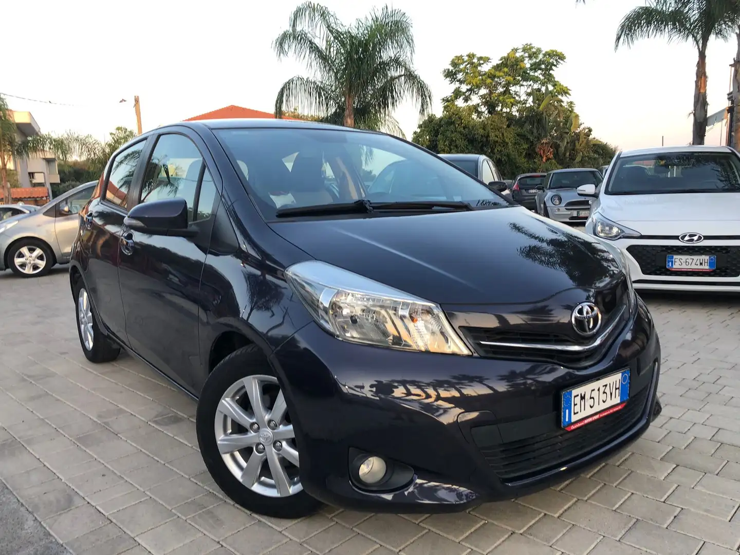 Toyota Yaris Yaris 5p 1.4 d-4d Lounge Mauve - 2