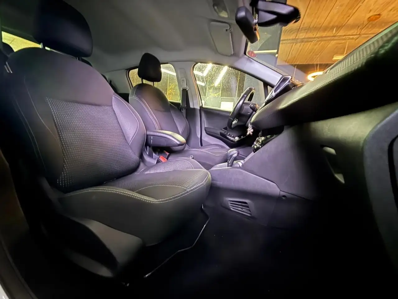 Peugeot 208 208 — photo 16