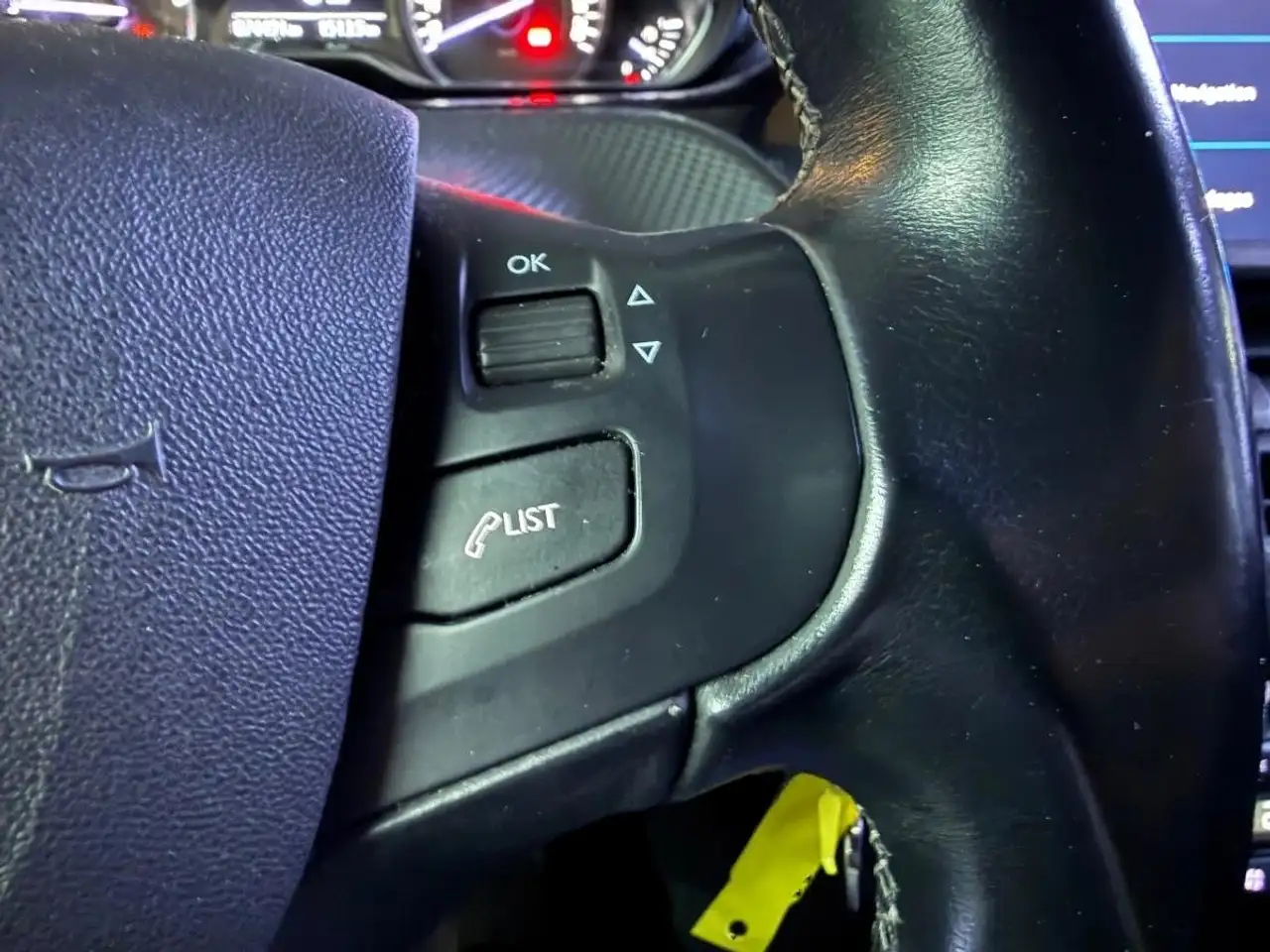 Peugeot 208 208 — photo 42