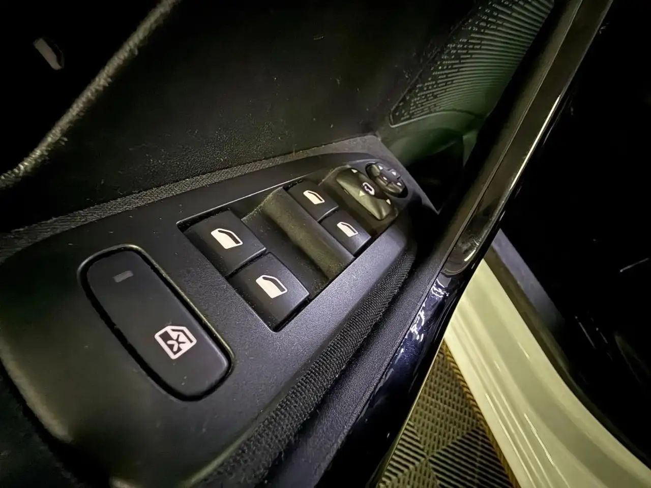 Peugeot 208 208 — photo 33