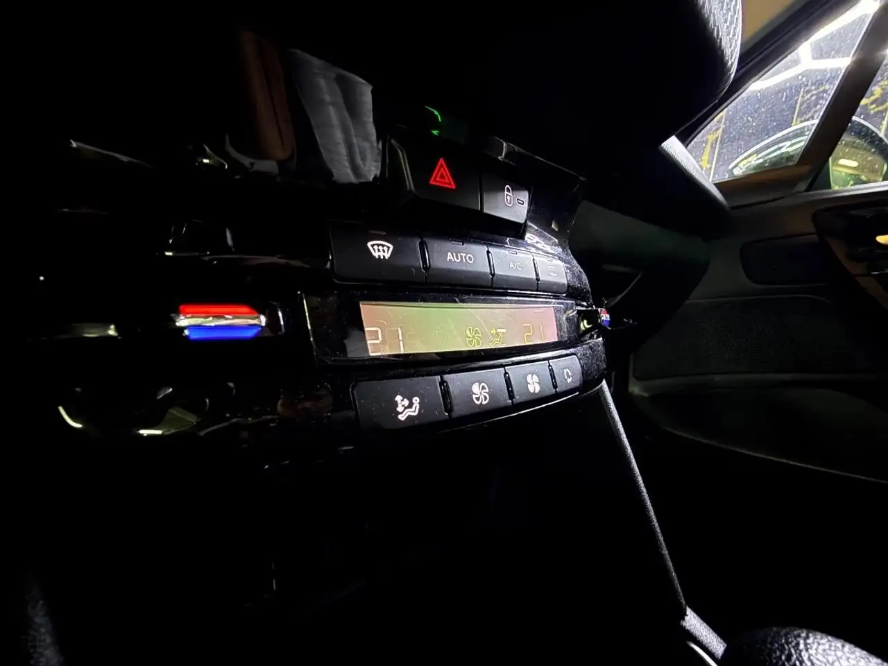 Peugeot 208 208 — photo 20