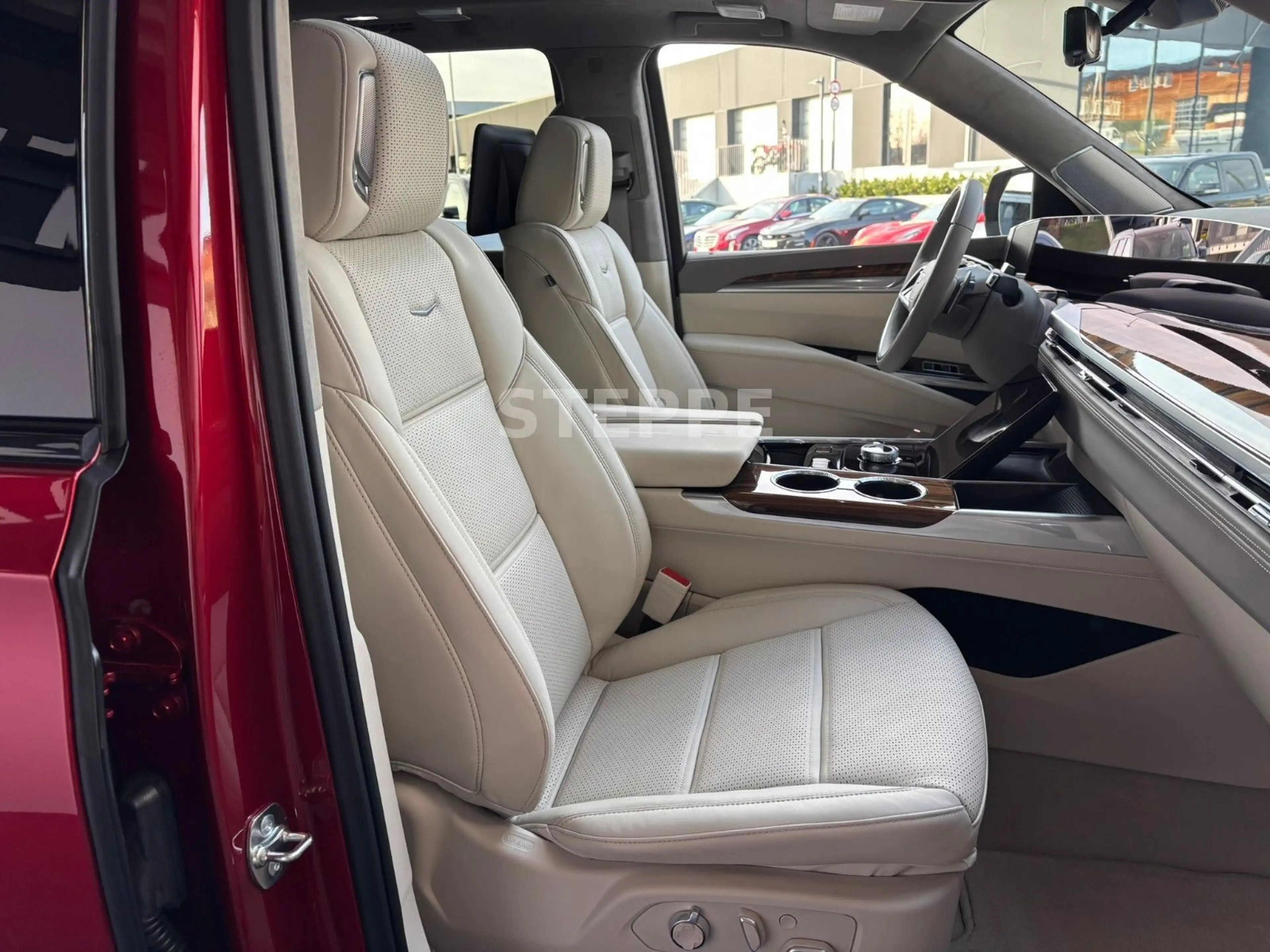 Cadillac Escalade FACELIFT MY26 6.2 V8 Sport Platinum — photo 10