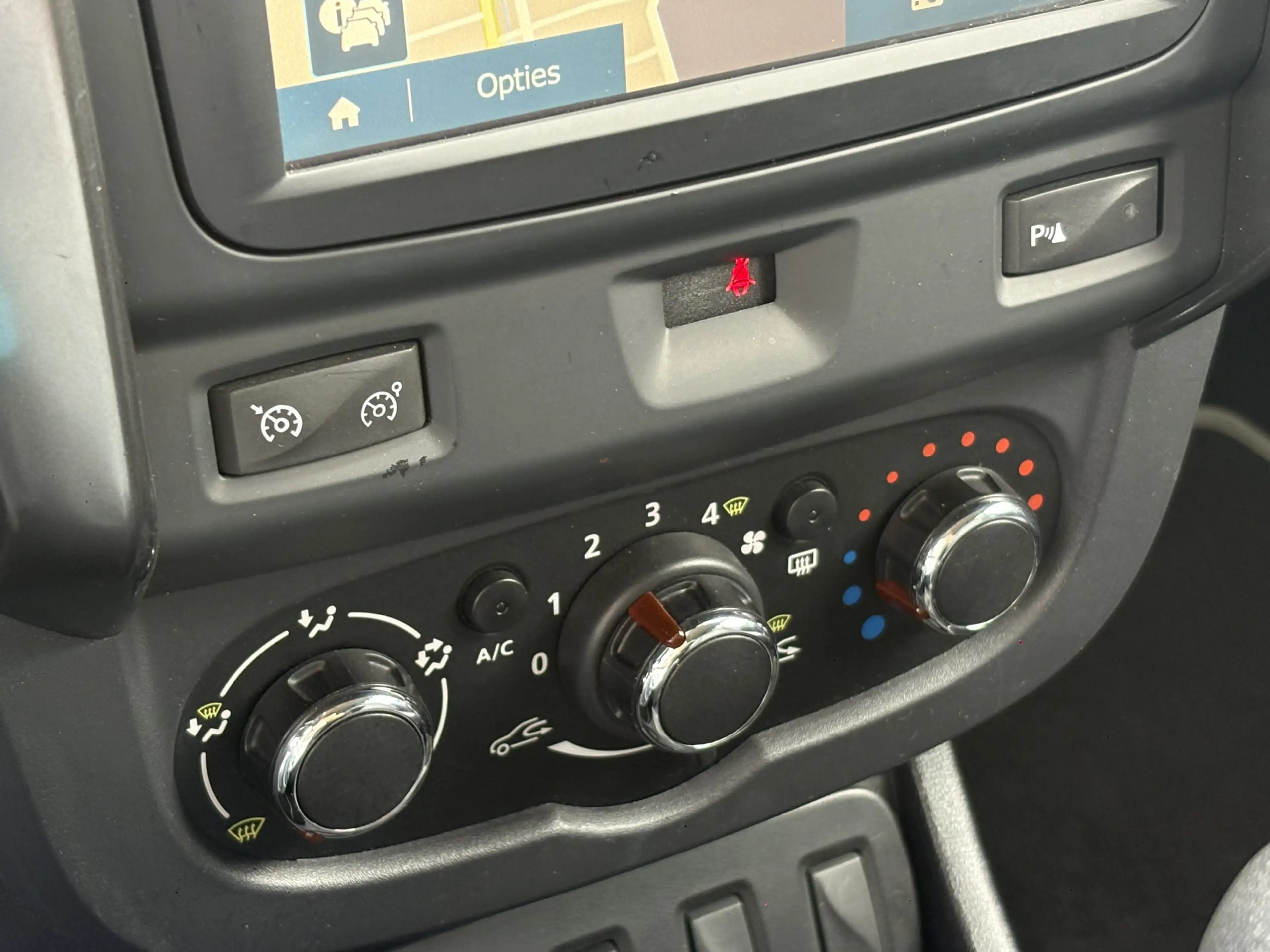 Dacia Duster 1.2 TCe 4x2 Prestige | Navi | Leder | Cruise | Tre — photo 20