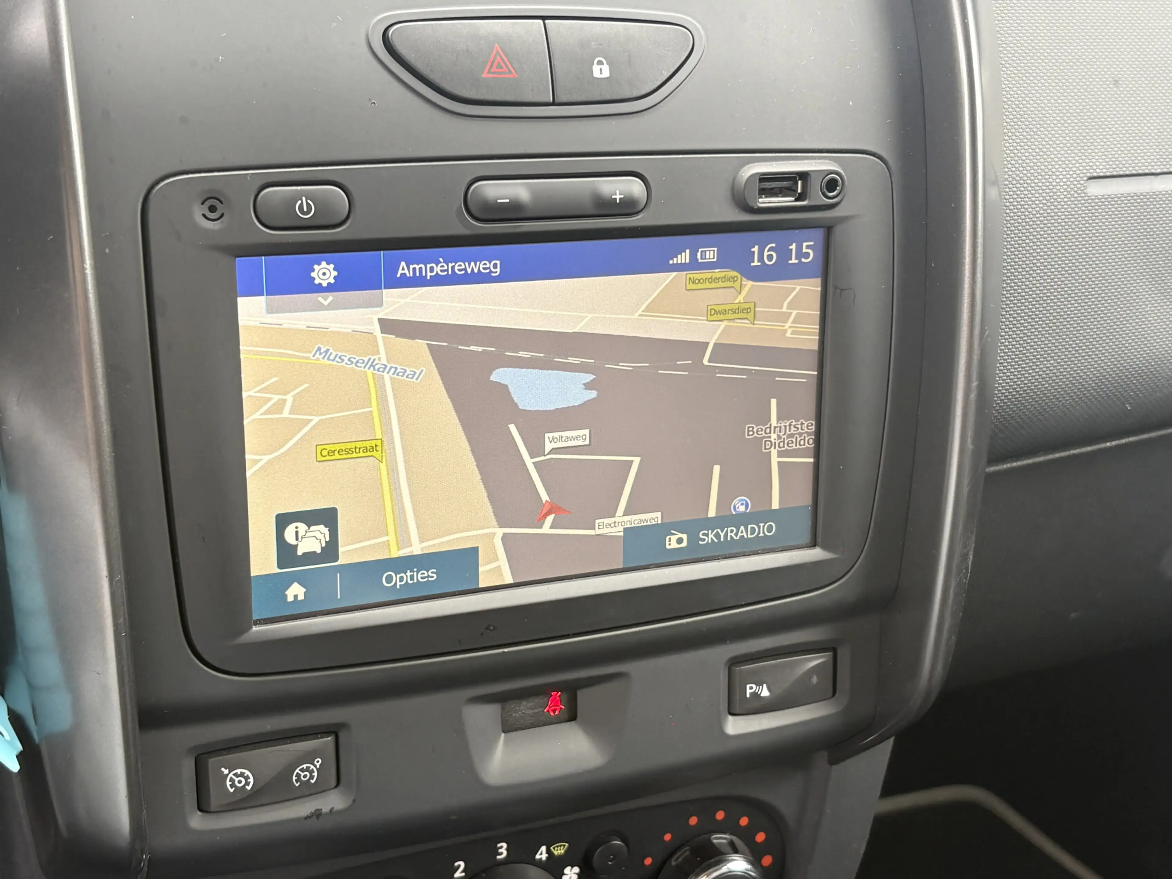 Dacia Duster 1.2 TCe 4x2 Prestige | Navi | Leder | Cruise | Tre — photo 15
