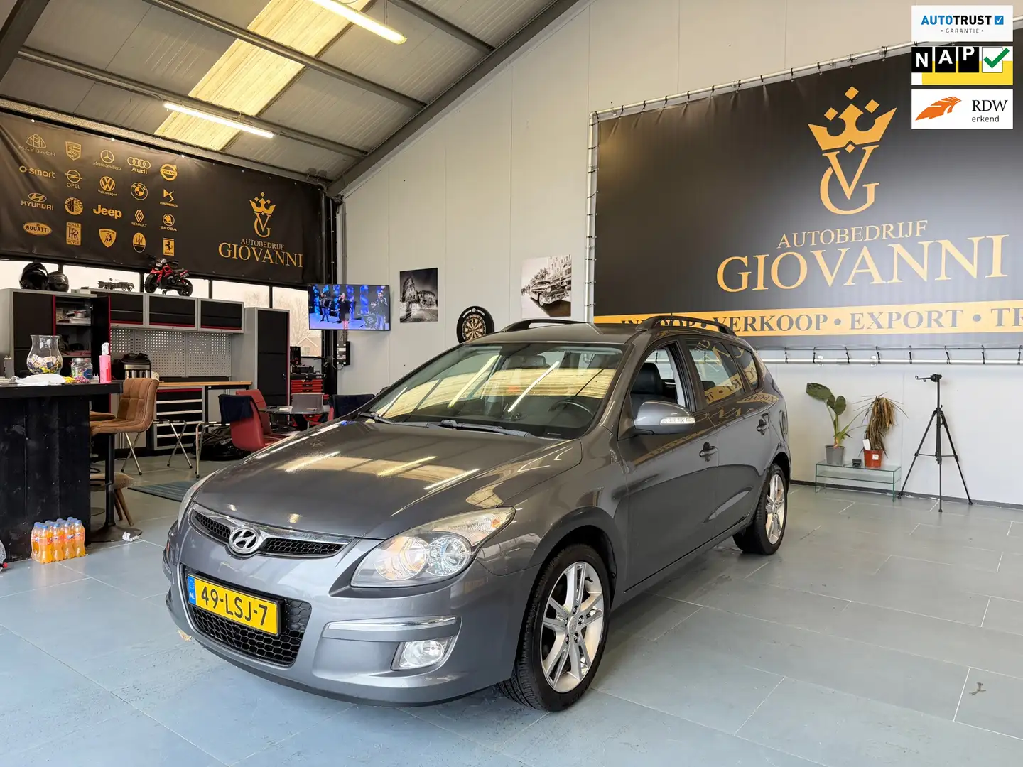 Hyundai i30 CW 1.6i i-Catcher inruil mogelijk Grau - 1