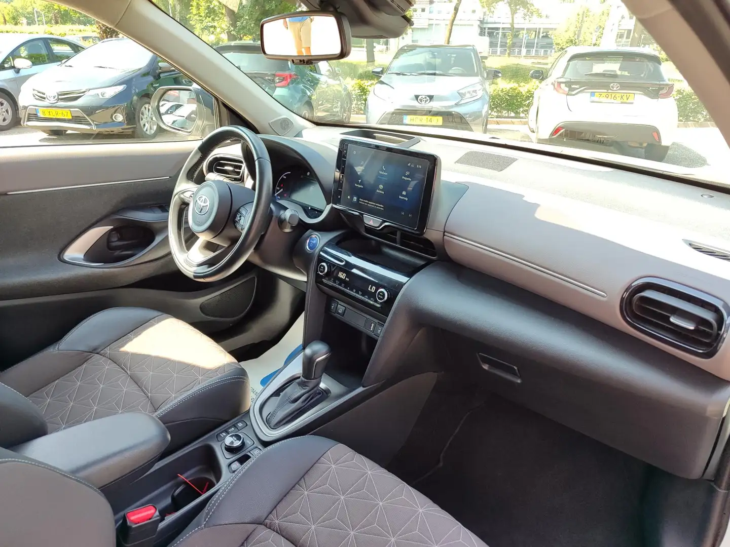 Toyota Yaris Cross 1.5 Hybrid AWD EXECUTIVE HEAD-UP STOELVERW BLIND S Zwart - 2