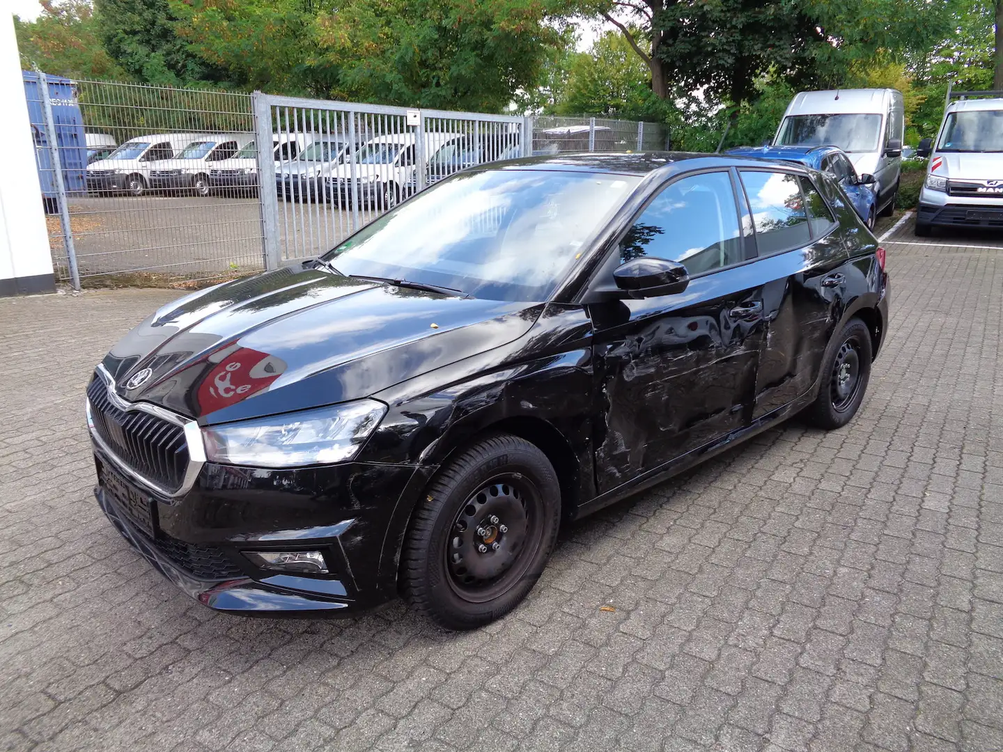 Skoda Fabia 1.0 MPI Selection *Unfall* Schwarz - 1