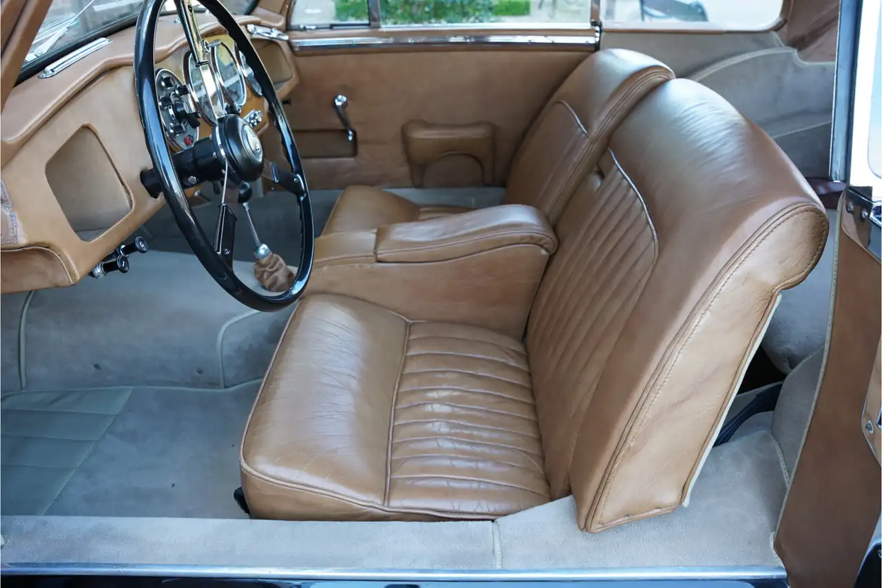 Aston Martin DB2 Sports Saloon "Rare left-hand drive" Rare left, foto 3