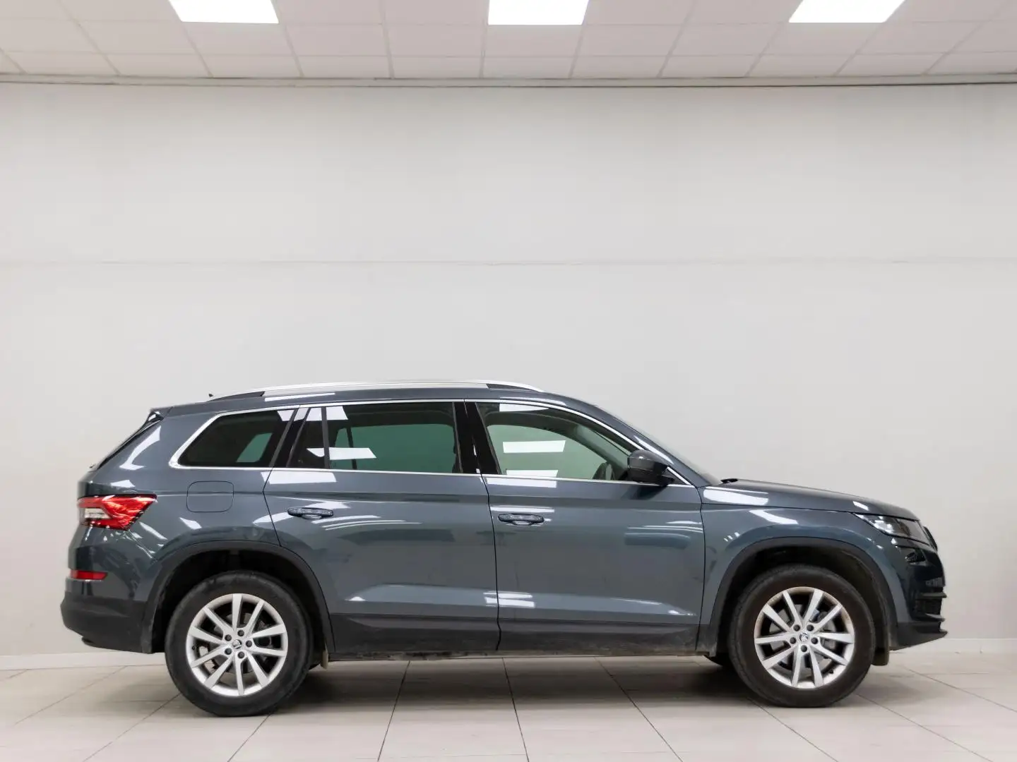 Skoda Kodiaq 1.5 TSI Ambition 4x2 DSG 110kW Gris - 2
