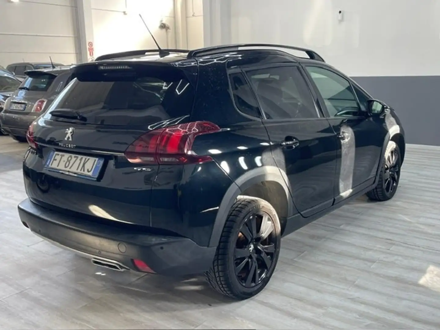 Peugeot 2008 BlueHDi 120 EAT6 S&S GT Line Schwarz - 2