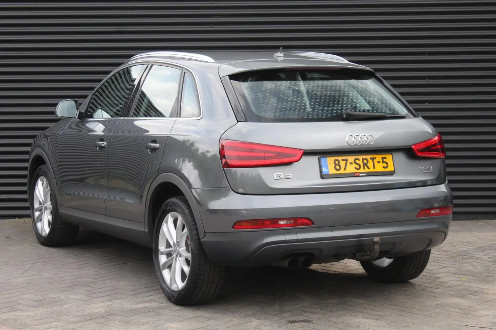 Audi Q3 2.0 TFSI quattro | Trekhaak | Xenon | Cruise | Sto Grau - 2