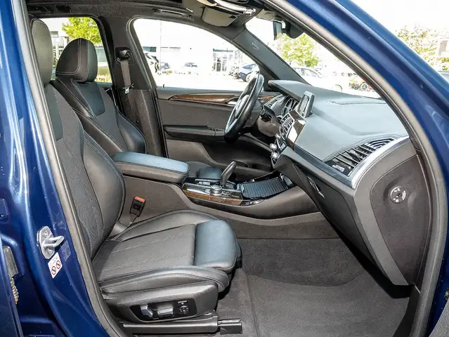 BMW X3 view 4