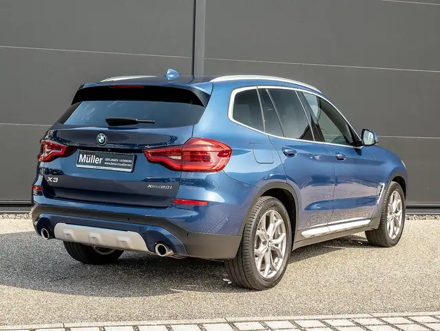BMW X3 view 2