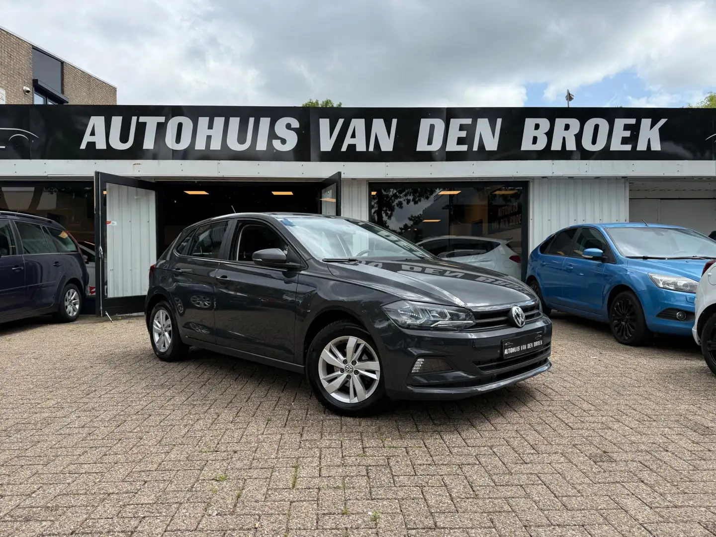 Volkswagen Polo 1.0 MPI Comfortline|Airco|Navi|Cruise|Led|Lmv|Elek Gris - 1
