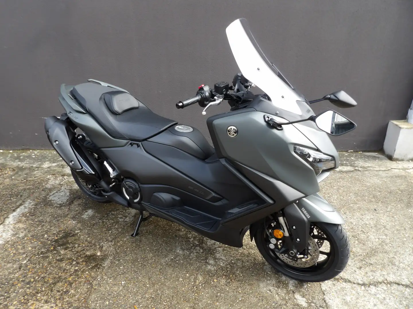 Yamaha TMAX 560 Gris - 1