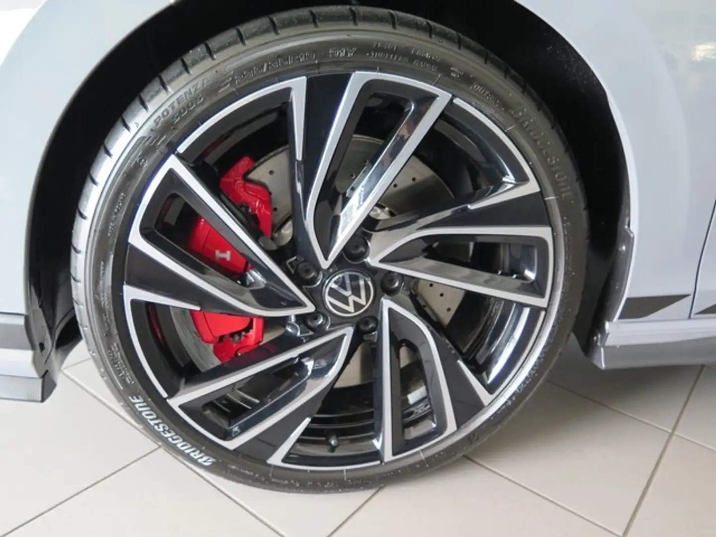 Volkswagen Golf VIII 2.0 GTI CLUBSPORT HUD*NAVI*SOUND*ASSI* Klima Grau - 2