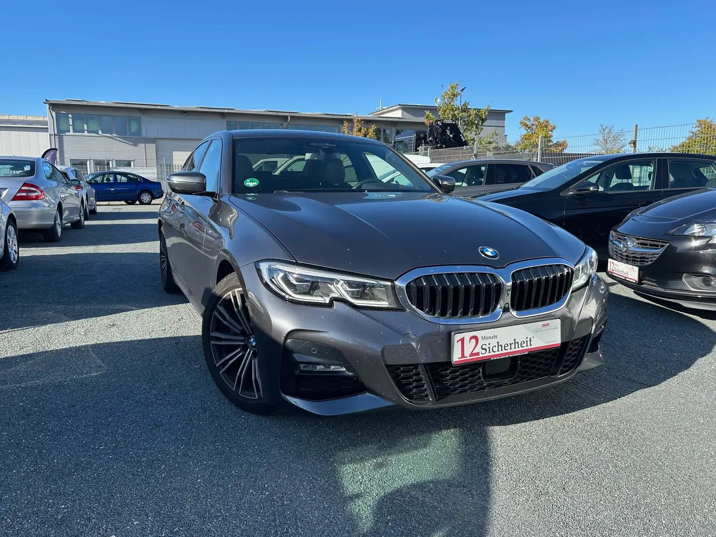BMW 330 i M Sport Paket LED / Garantie/ Finanzierung Grau - 2