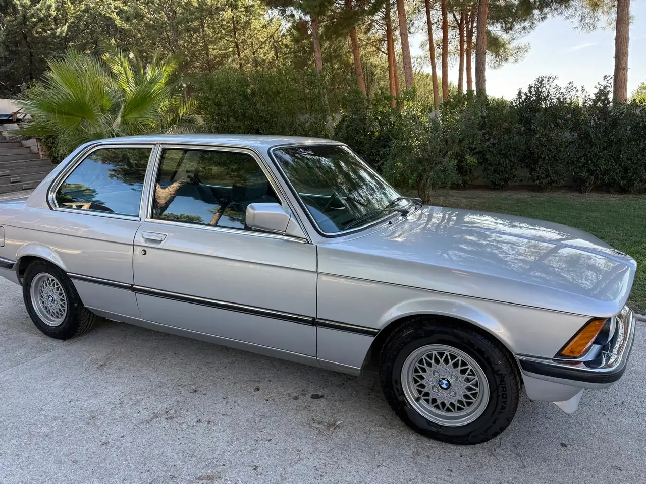 BMW 323