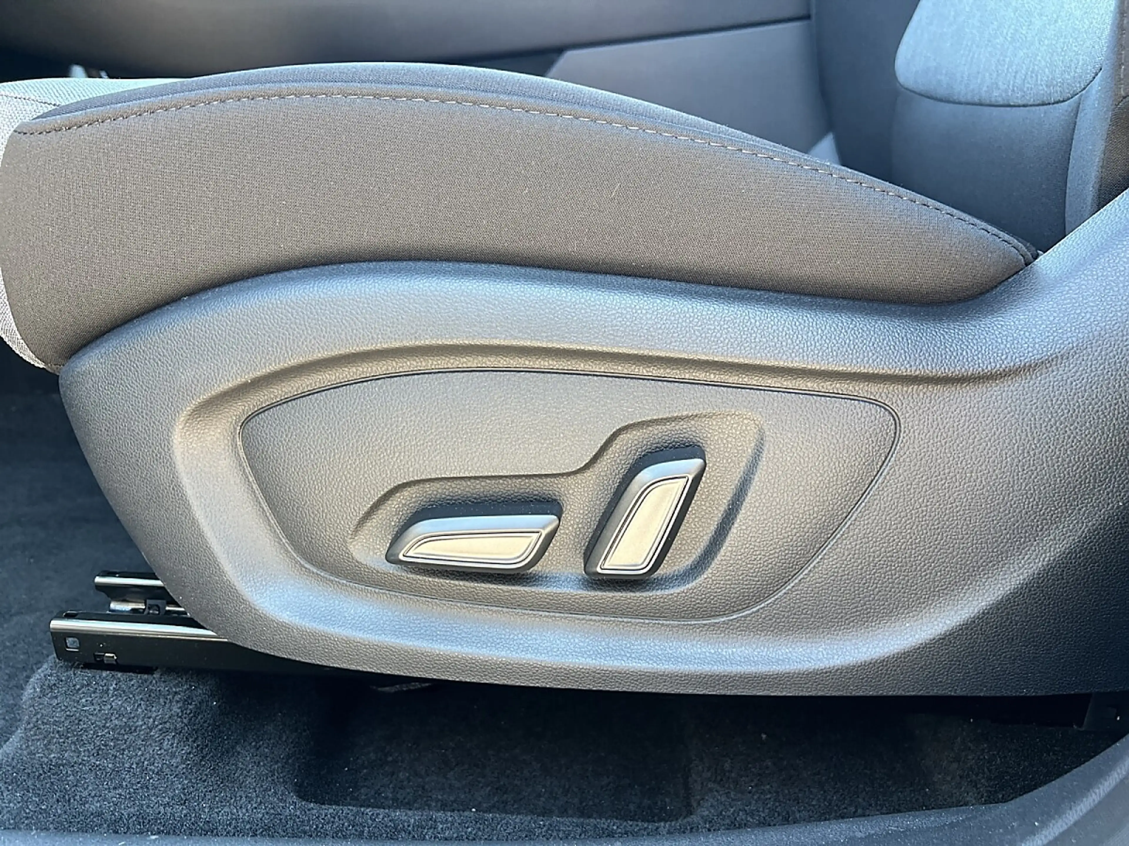 MG MG4 EV Urban 54 kWh Luxury + Metallic! — photo 14