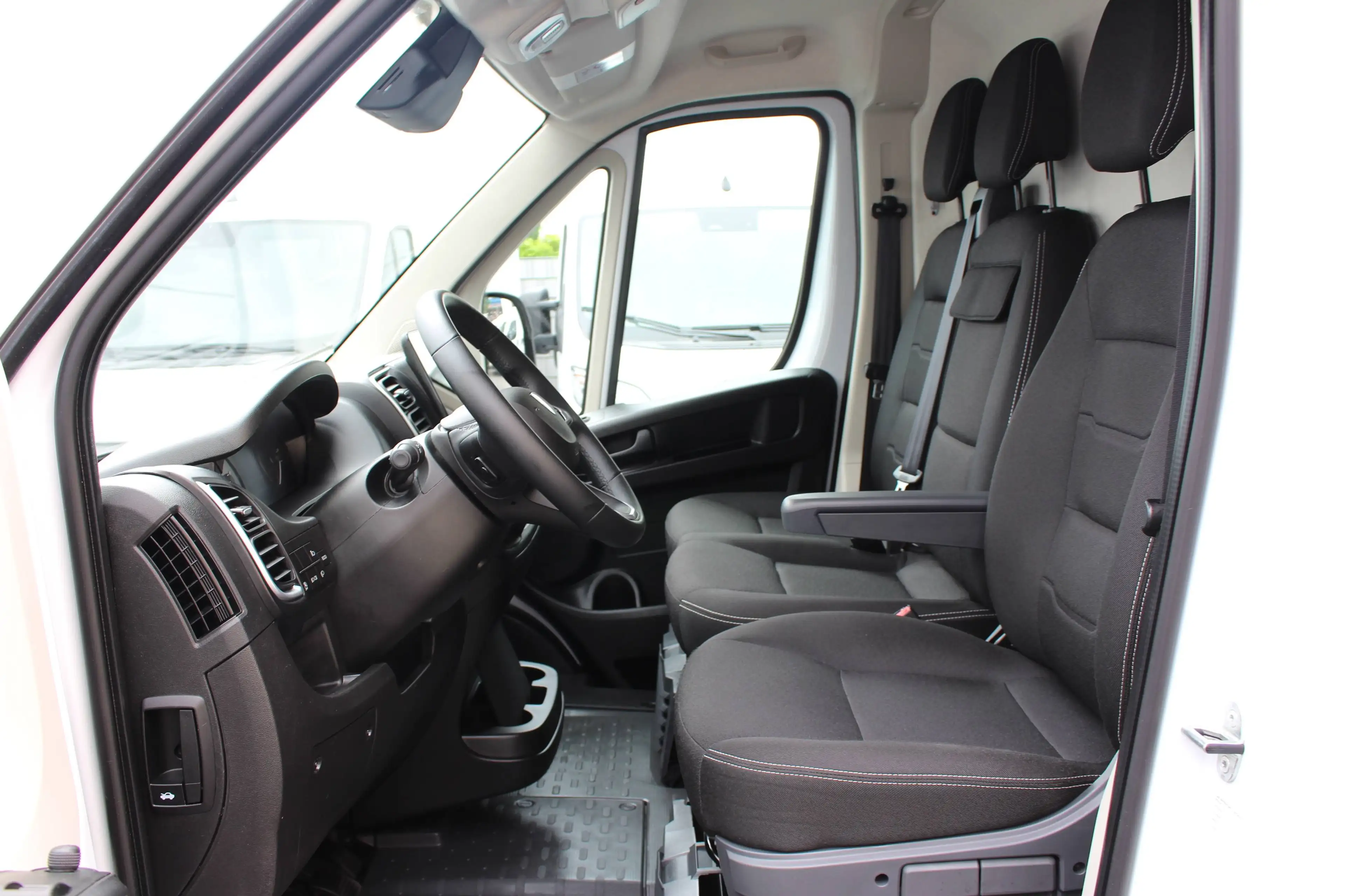 Peugeot Boxer 35 L4H2 140 *Klima*Kamera*Tempo*Navi*Holz — photo 12