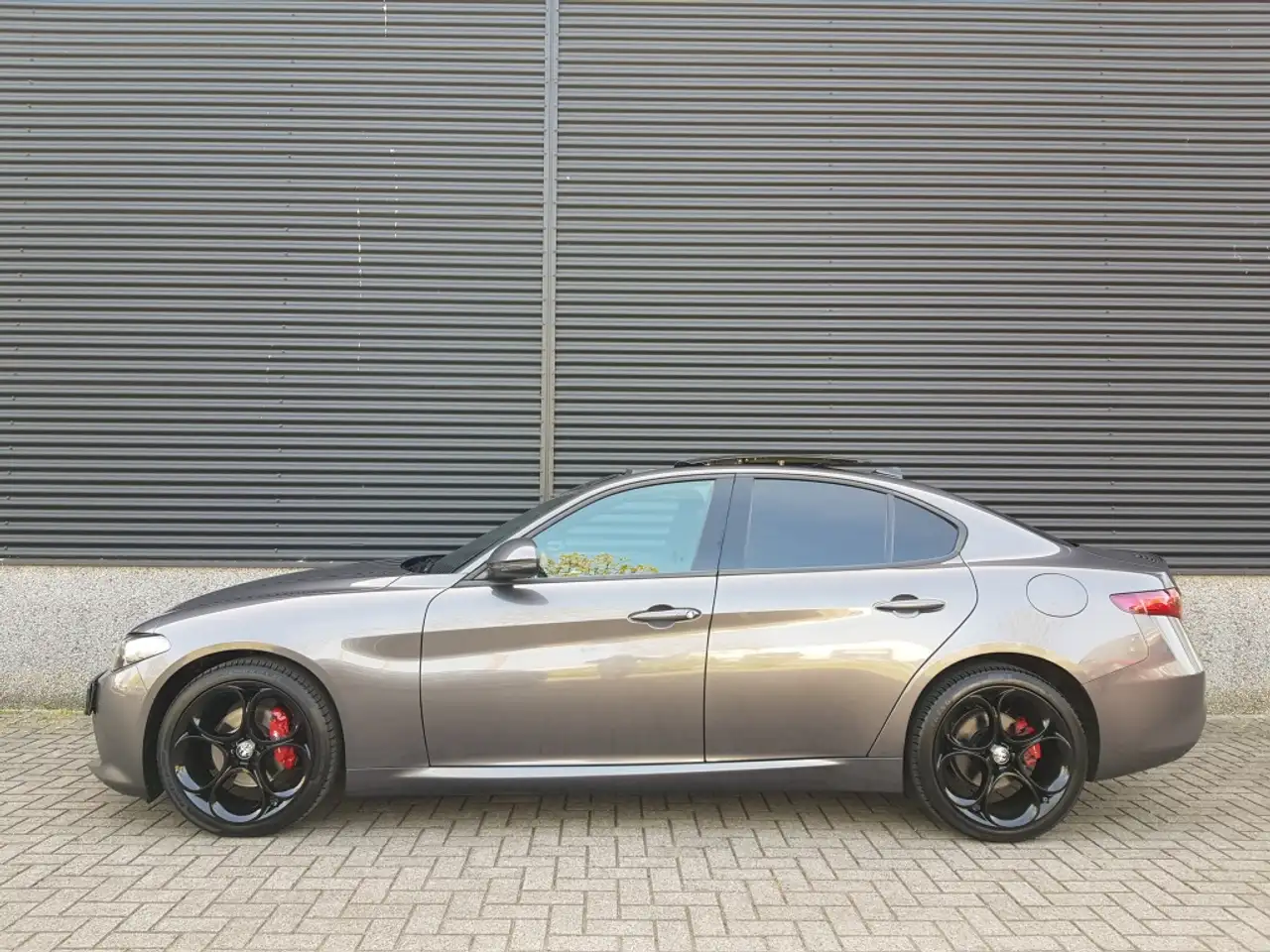 Alfa Romeo Giulia 2023 — фото 15