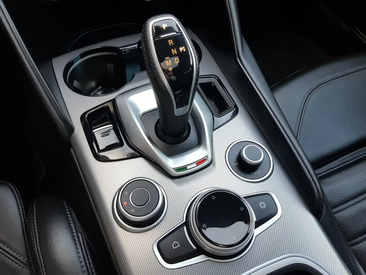 Alfa Romeo Giulia 2023 — фото 24