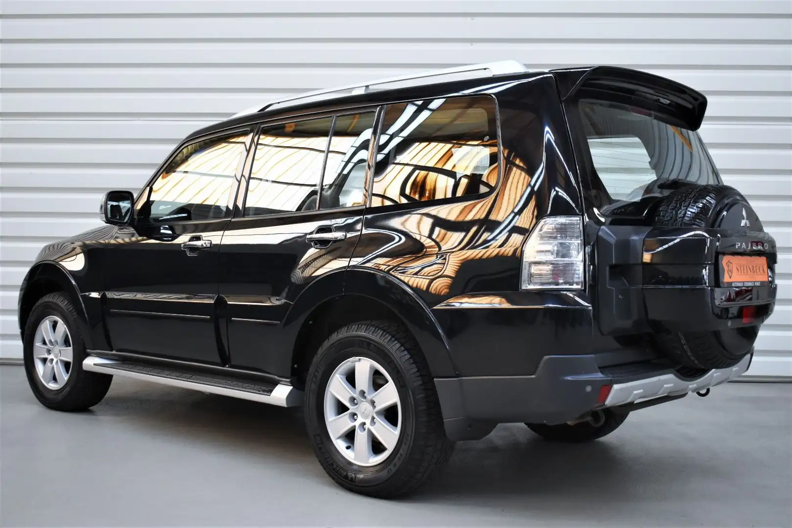 Mitsubishi Pajero 3,8 V6 Instyle Automatik+7-Sitzer+Xenon Schwarz - 2