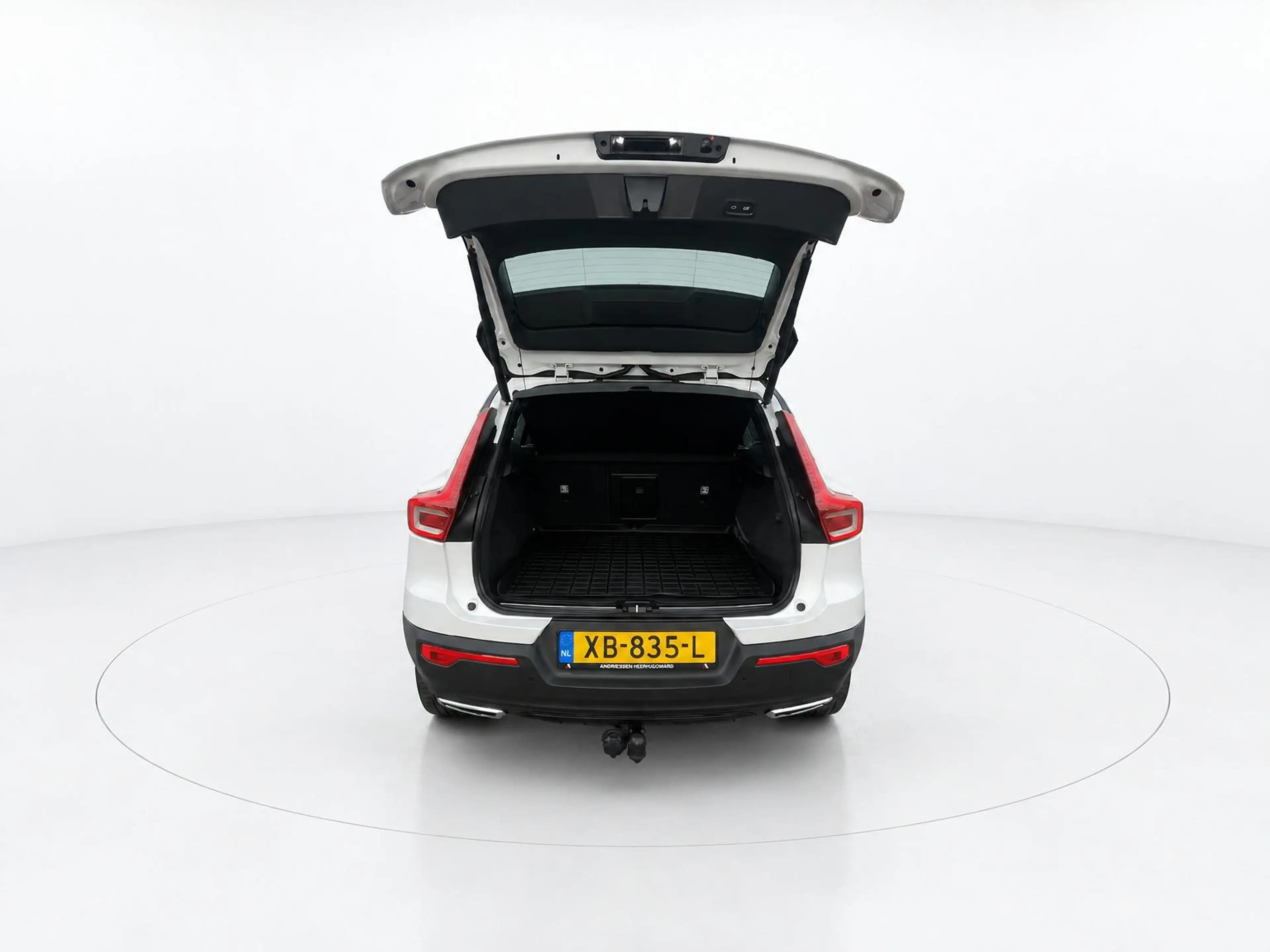 Volvo XC40 2.0 T5 AWD R-Design Intro Edition — photo 20
