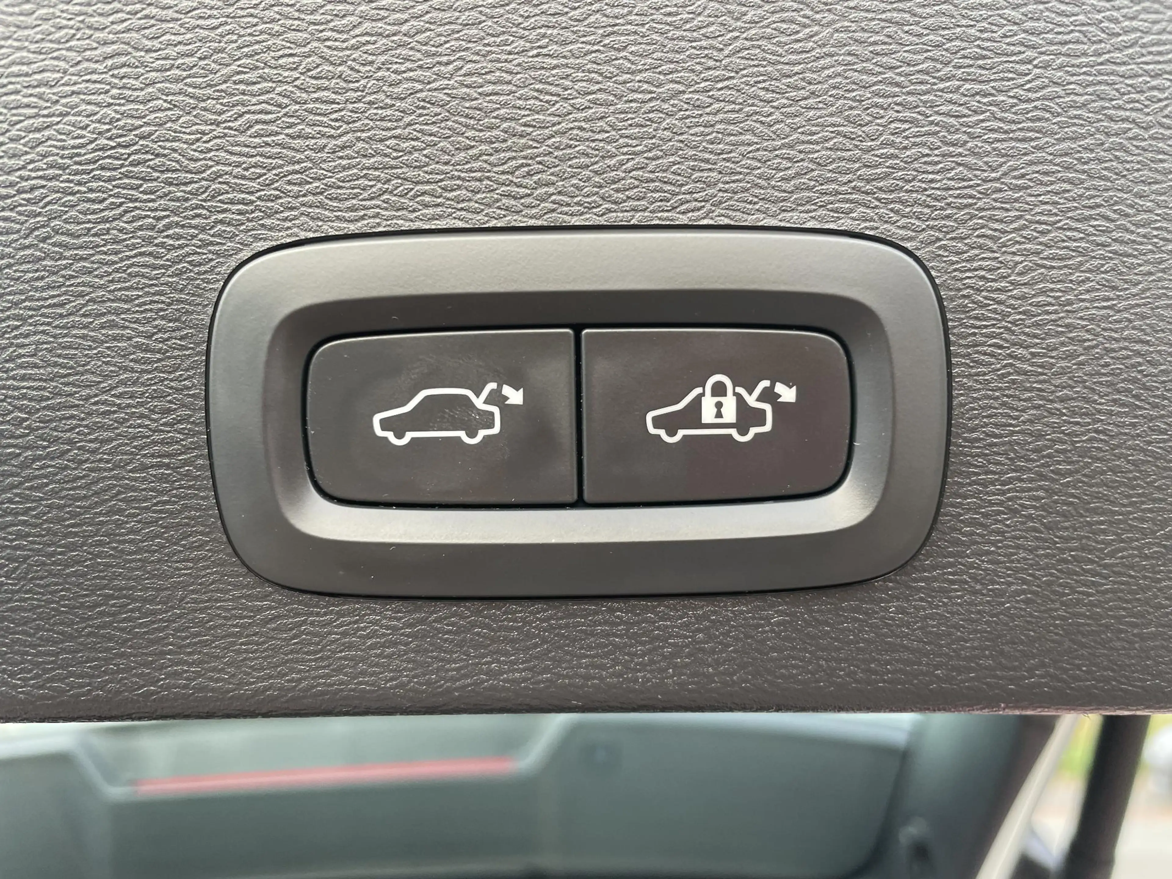 Volvo XC40 2.0 T5 AWD R-Design Intro Edition — photo 21