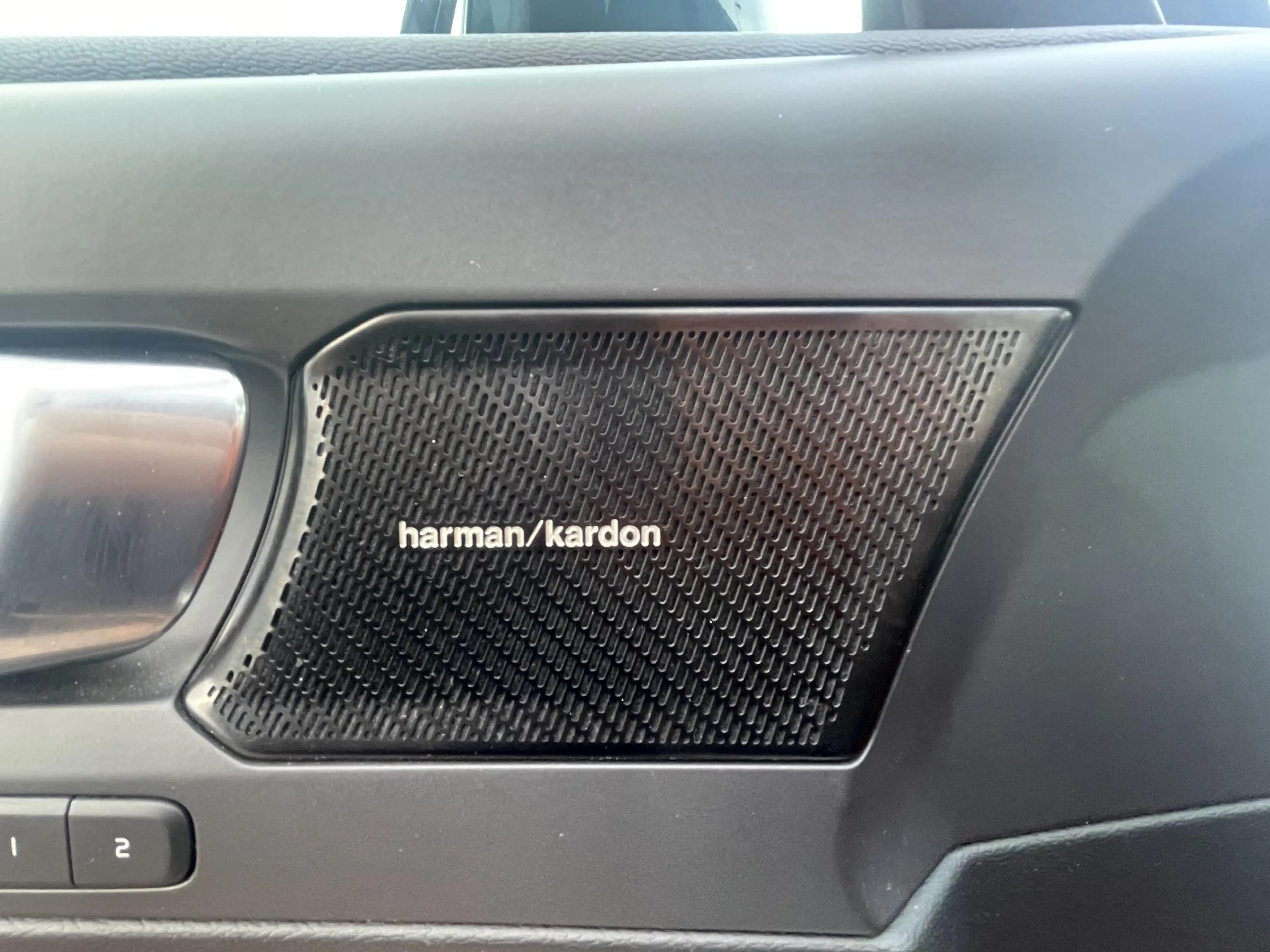 Volvo XC40 2.0 T5 AWD R-Design Intro Edition — photo 30