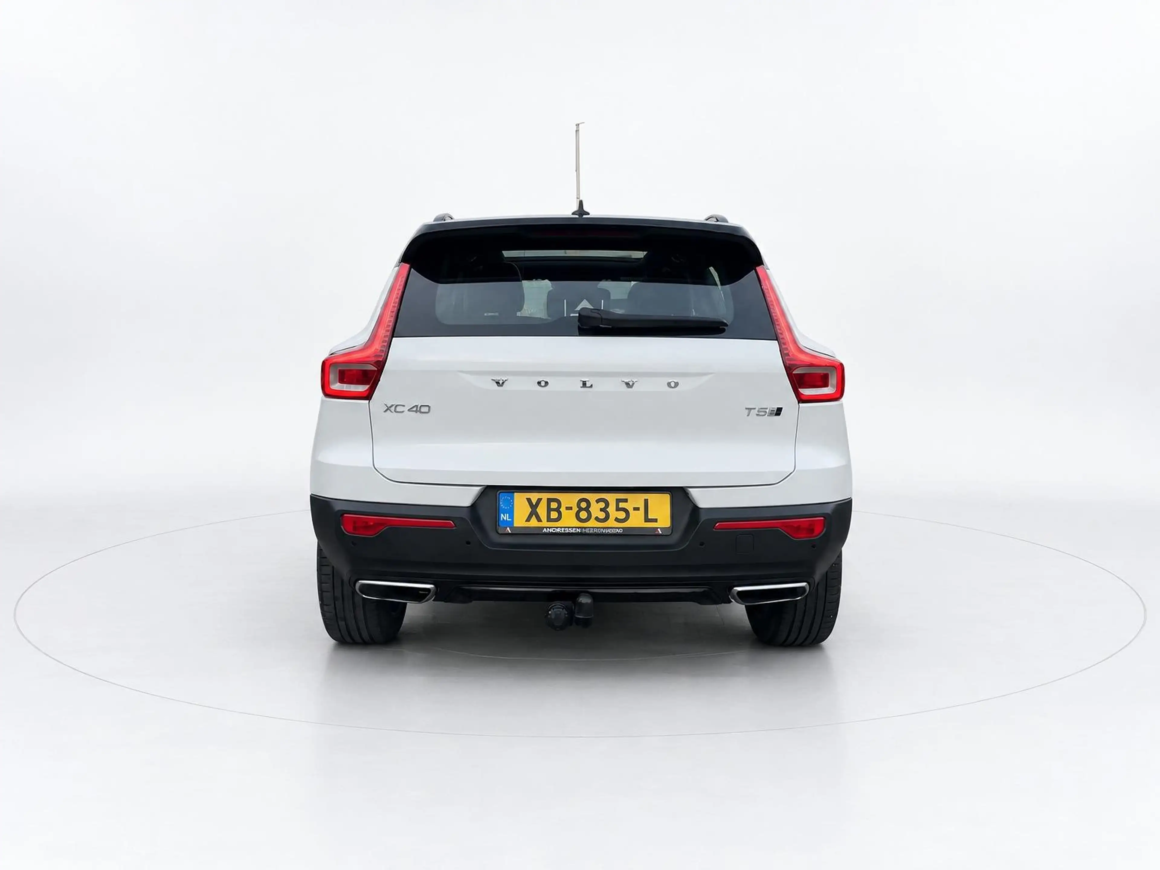 Volvo XC40 2.0 T5 AWD R-Design Intro Edition — photo 4