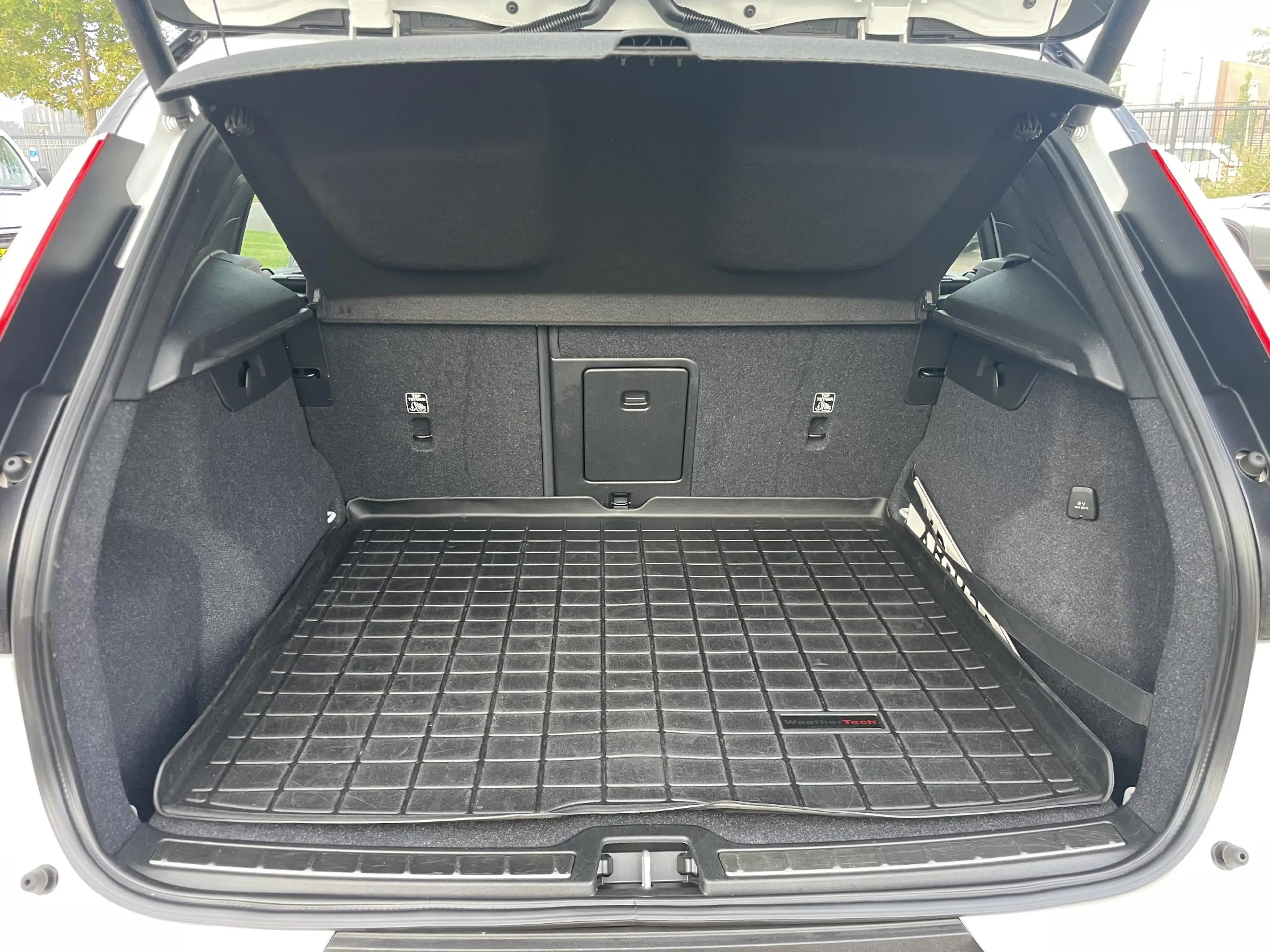 Volvo XC40 2.0 T5 AWD R-Design Intro Edition — photo 22
