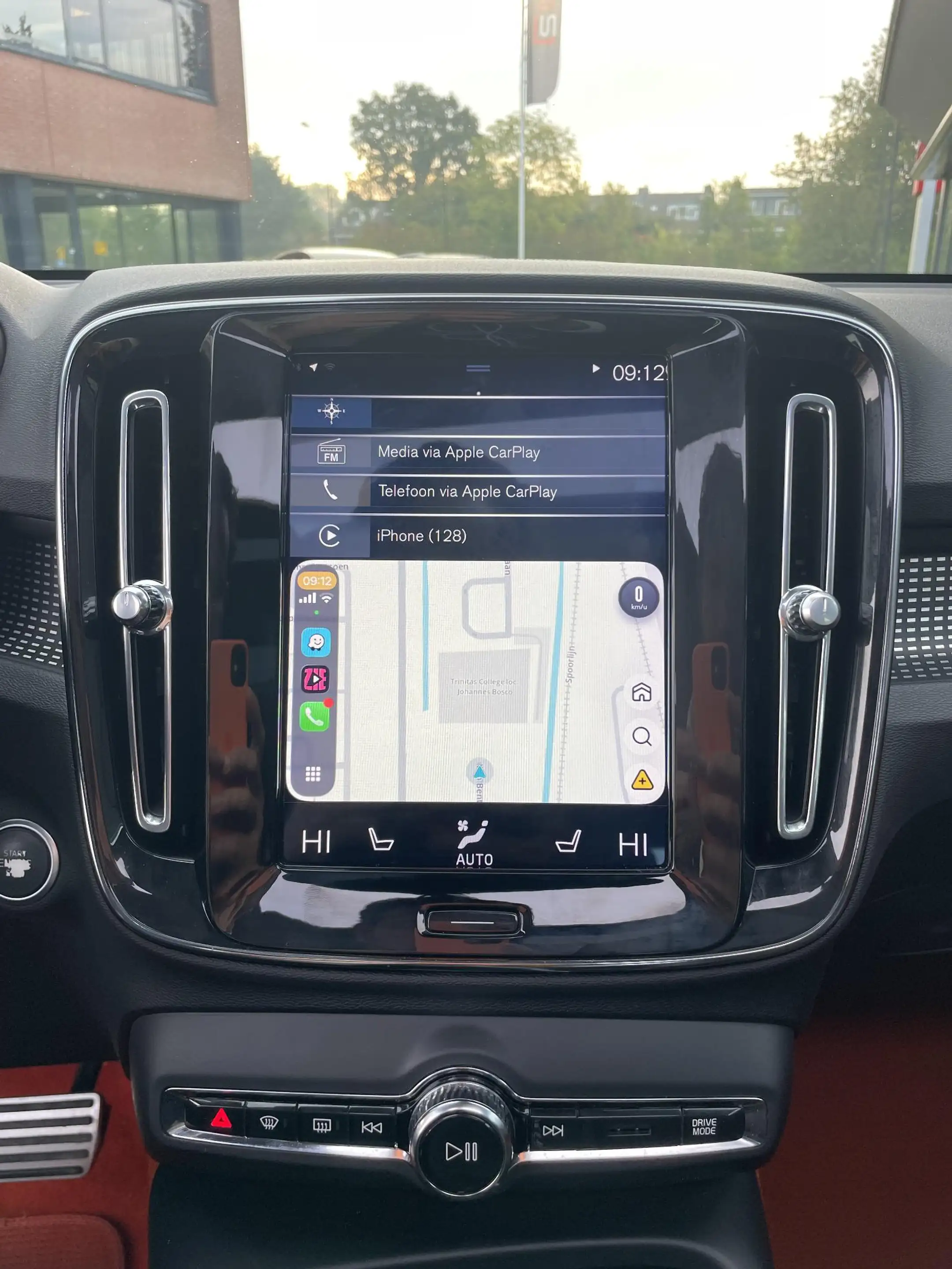 Volvo XC40 2.0 T5 AWD R-Design Intro Edition — photo 29
