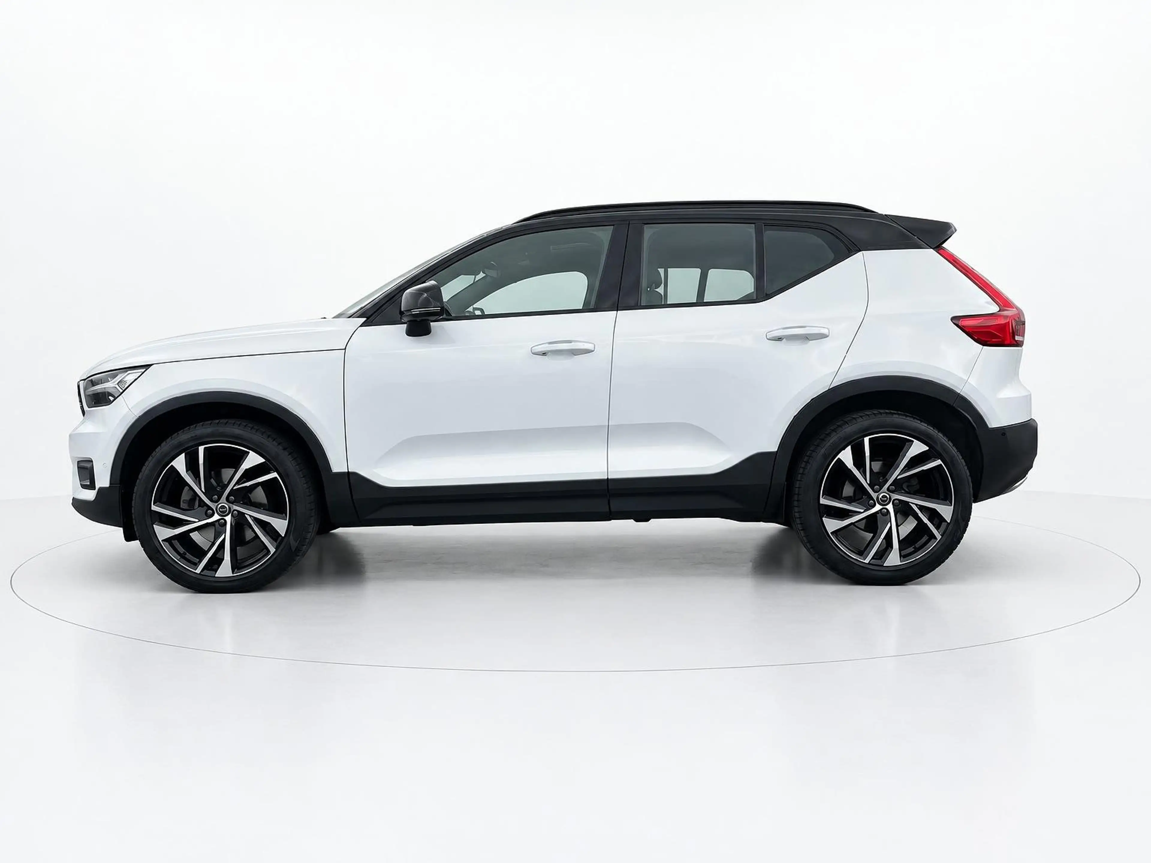 Volvo XC40 2.0 T5 AWD R-Design Intro Edition — photo 3