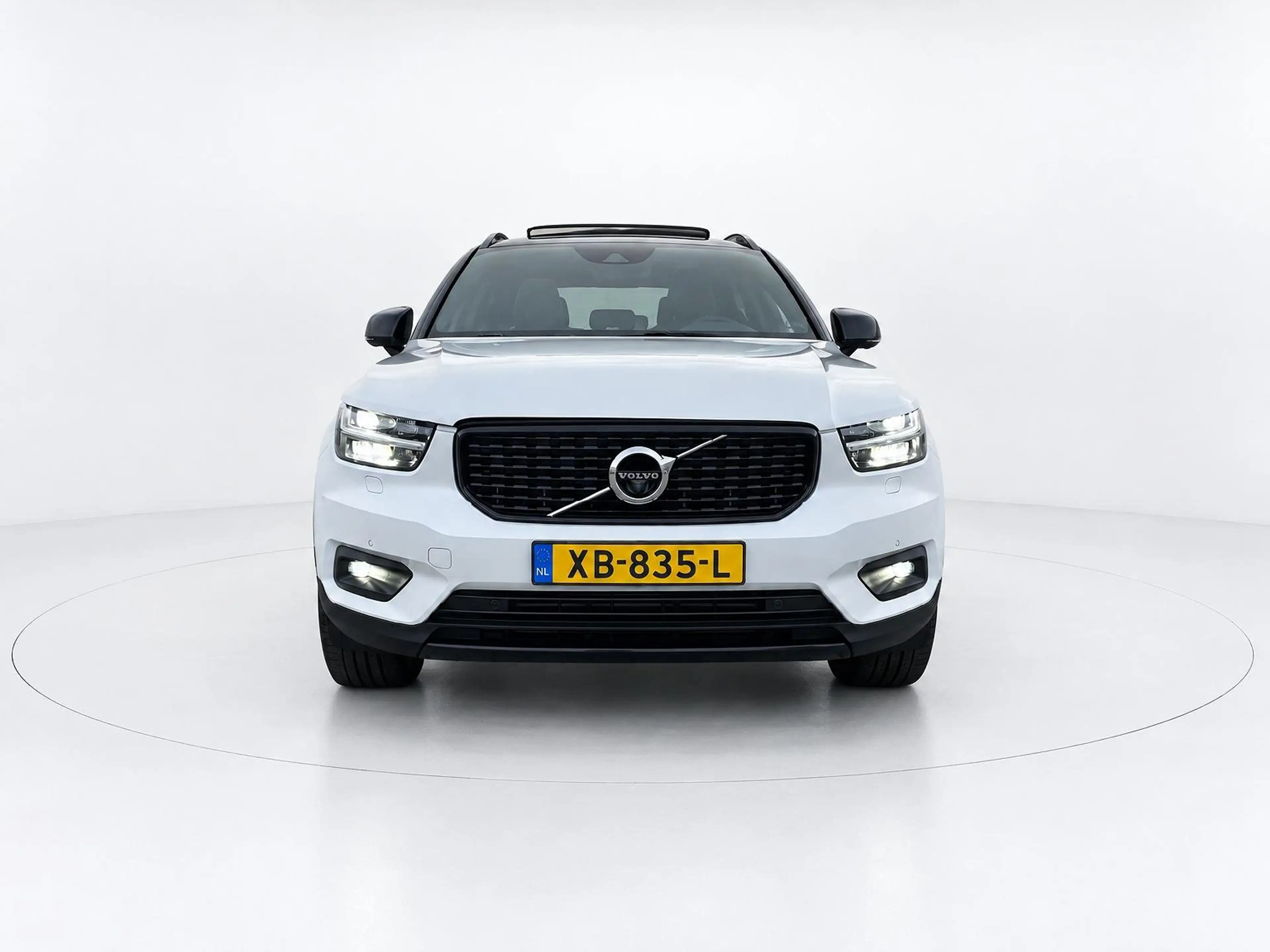 Volvo XC40 2.0 T5 AWD R-Design Intro Edition — photo 2