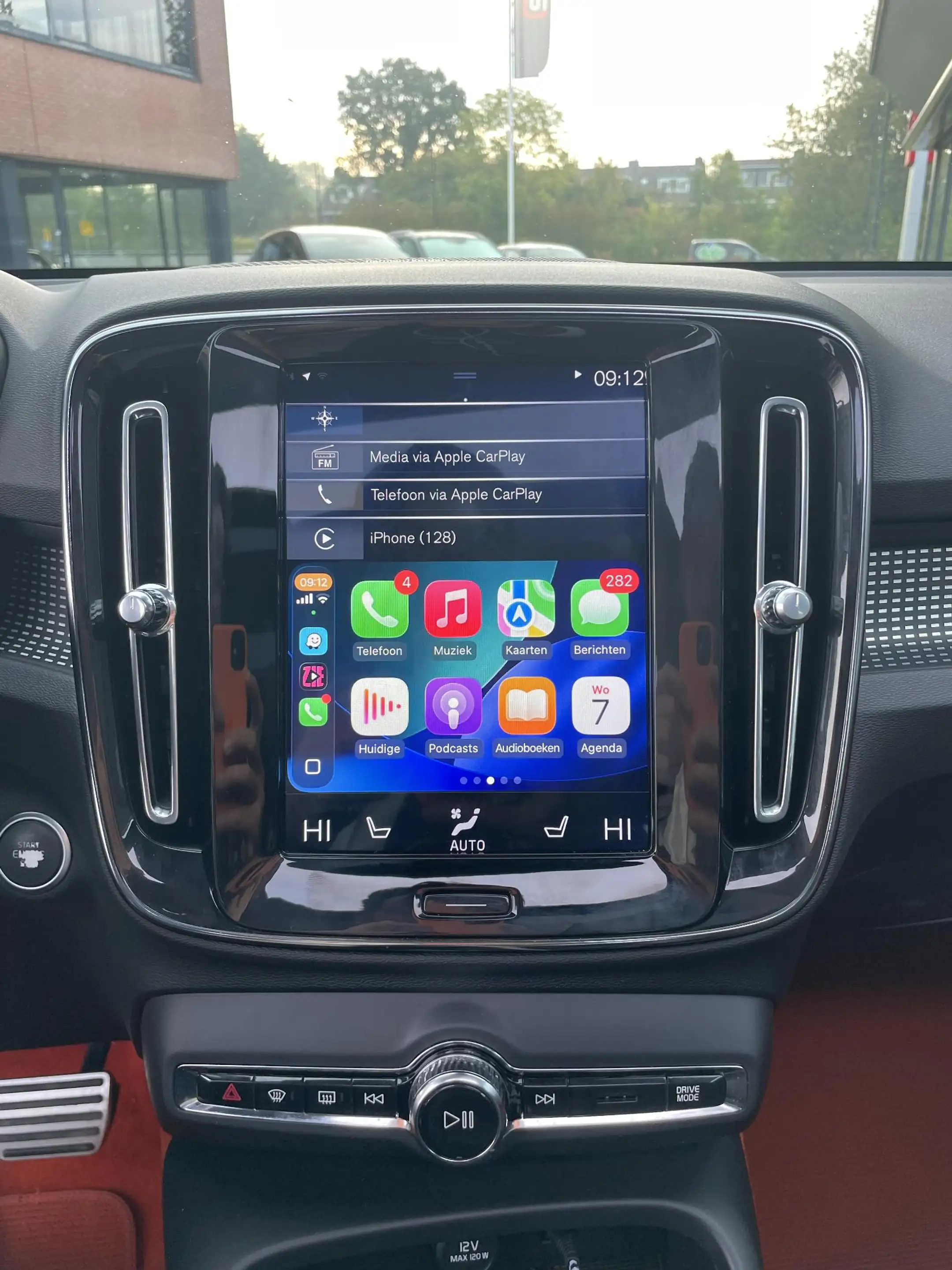 Volvo XC40 2.0 T5 AWD R-Design Intro Edition — photo 26