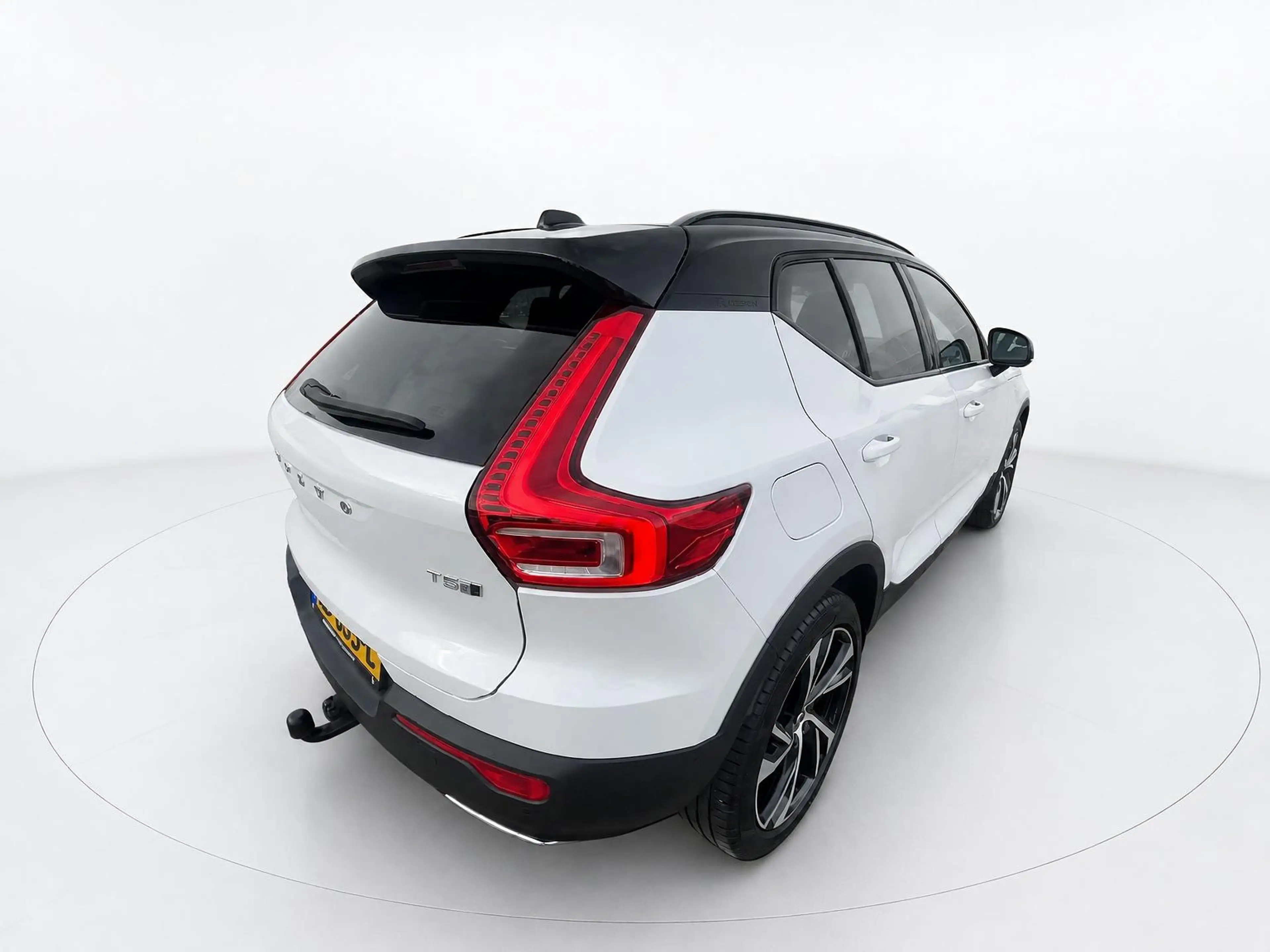 Volvo XC40 2.0 T5 AWD R-Design Intro Edition — photo 6
