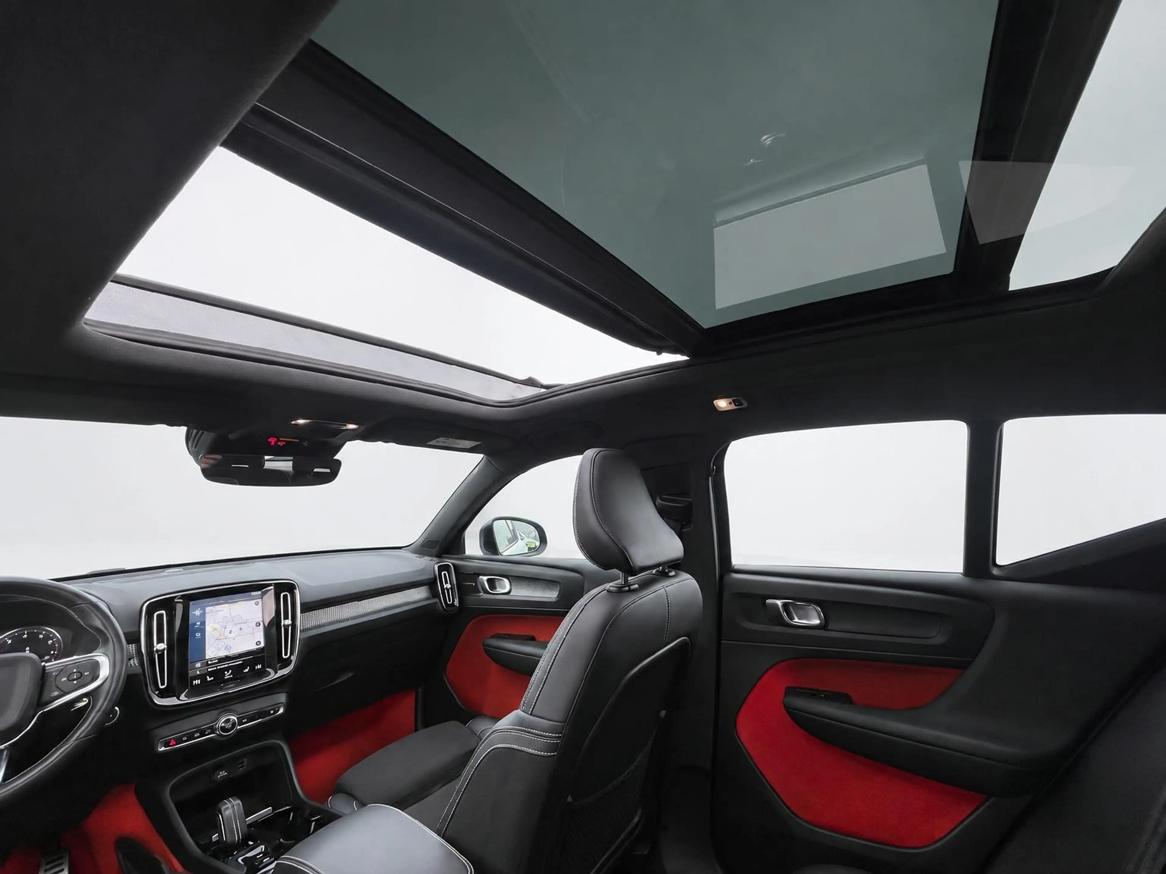 Volvo XC40 2.0 T5 AWD R-Design Intro Edition — photo 14