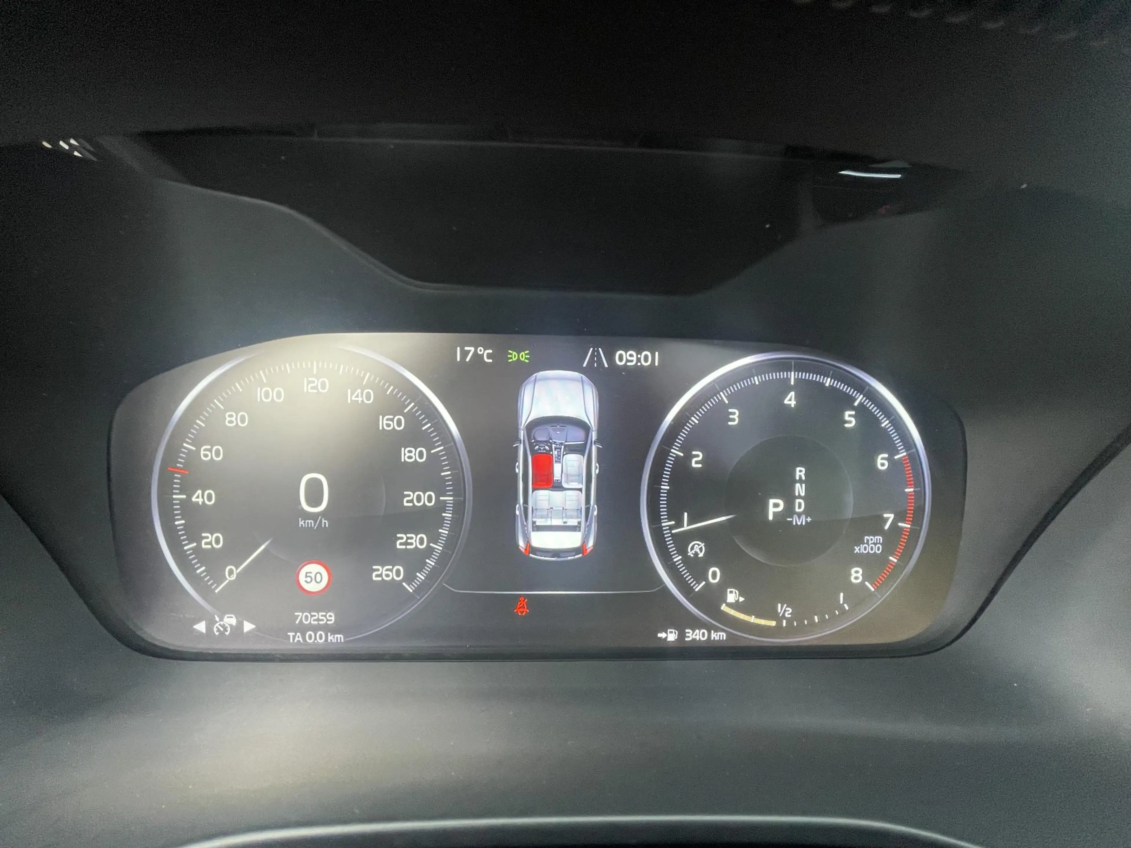 Volvo XC40 2.0 T5 AWD R-Design Intro Edition — photo 11