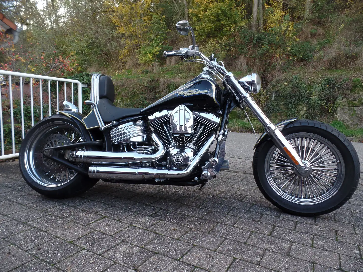 Harley-Davidson Softail Custombike Negro - 1