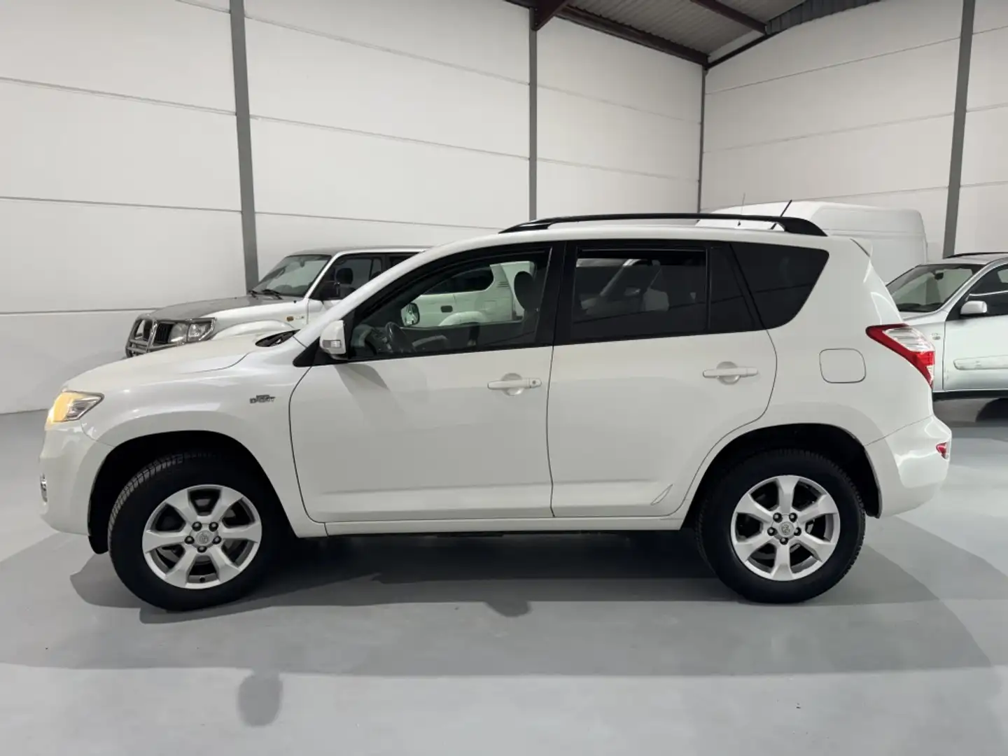 Toyota RAV 4 2.2D-CAT Executive 4x4 CS ADS Blanc - 1