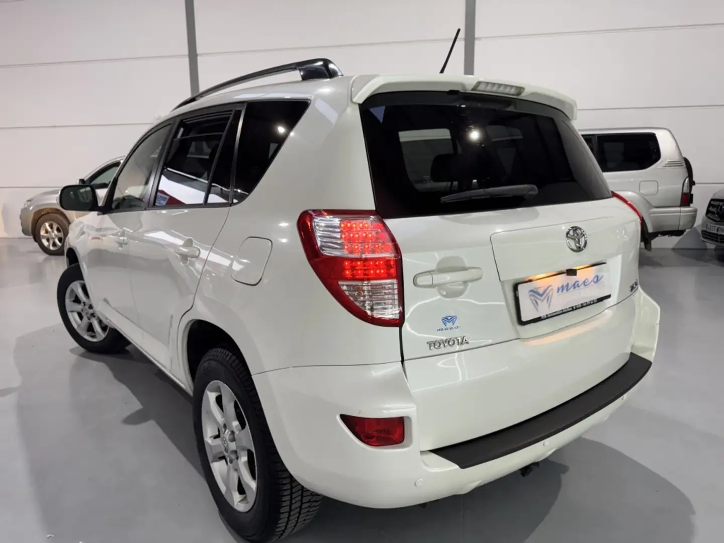 Toyota RAV 4 2.2D-CAT Executive 4x4 CS ADS Blanc - 2