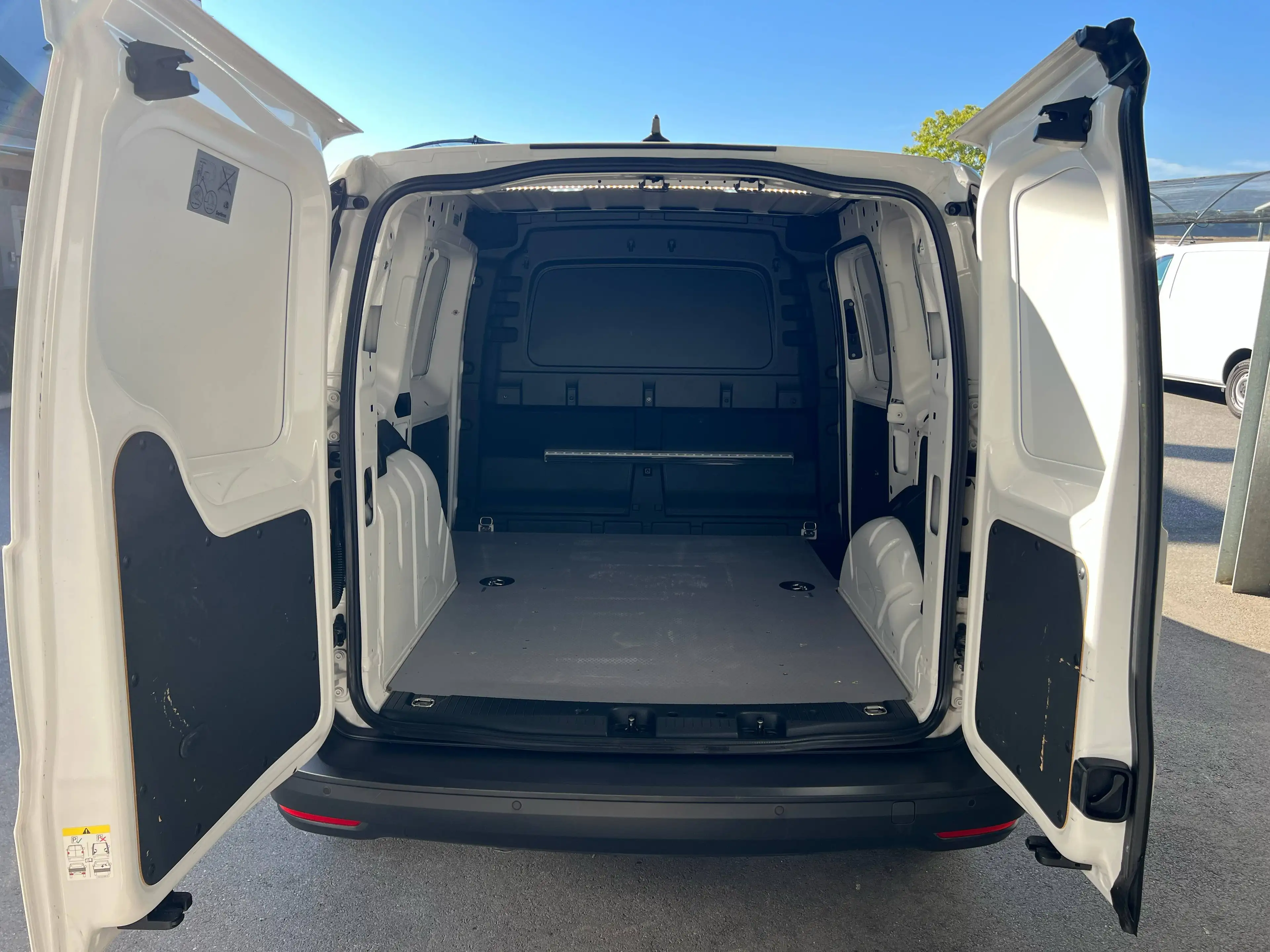 Volkswagen Caddy Cargo 2,0 TDI PARKTR./KLIMA — photo 11